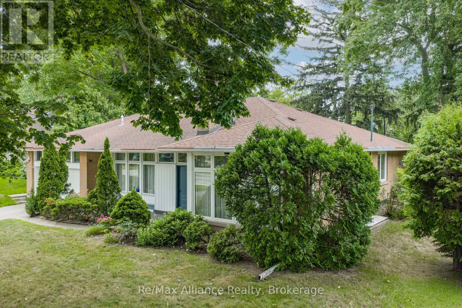 410 The Kingsway, Toronto, Ontario  M9A 3V9 - Photo 2 - W13755900
