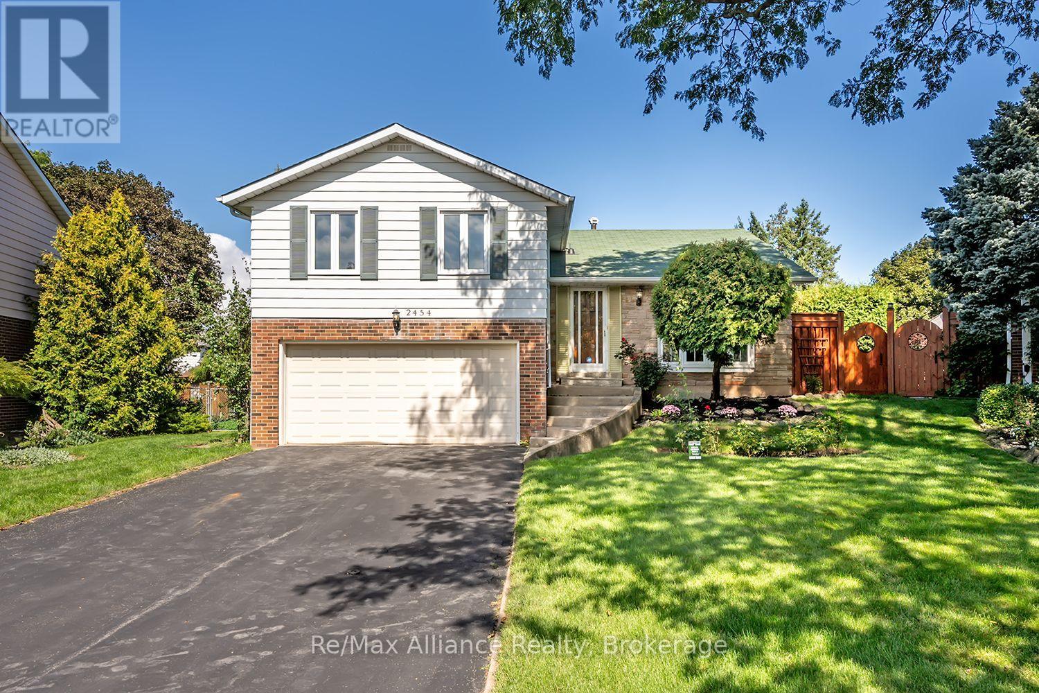 2454 WOKING CRESCENT, Mississauga, Ontario