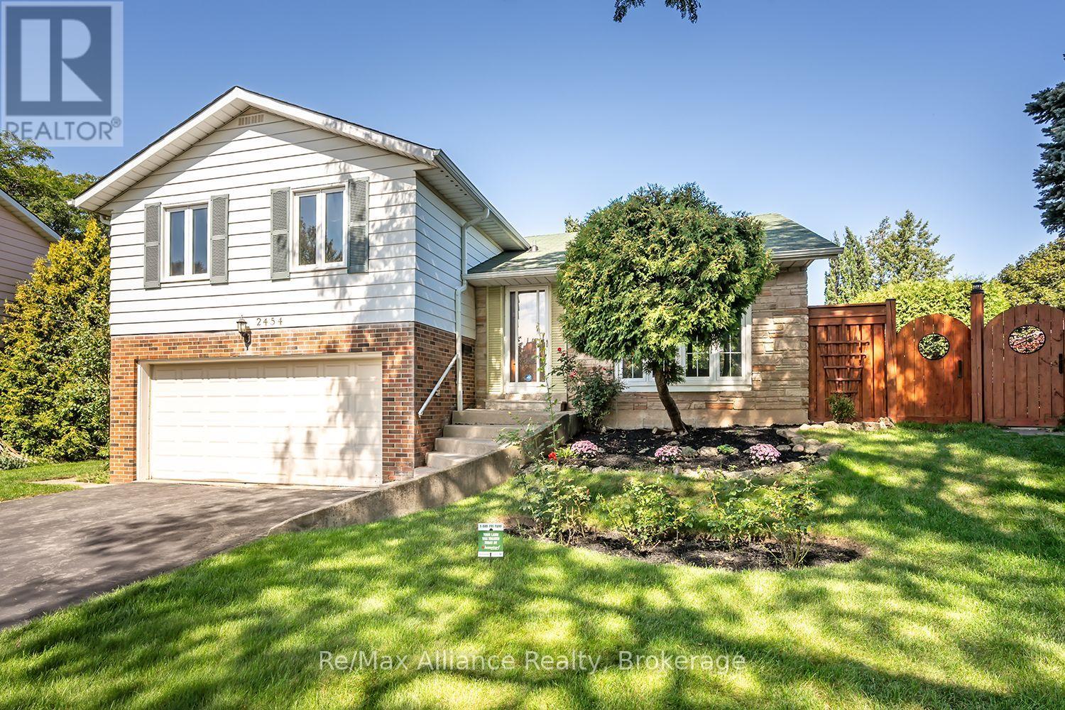 2454 Woking Crescent, Mississauga, Ontario  L5K 1Z7 - Photo 2 - W13755948