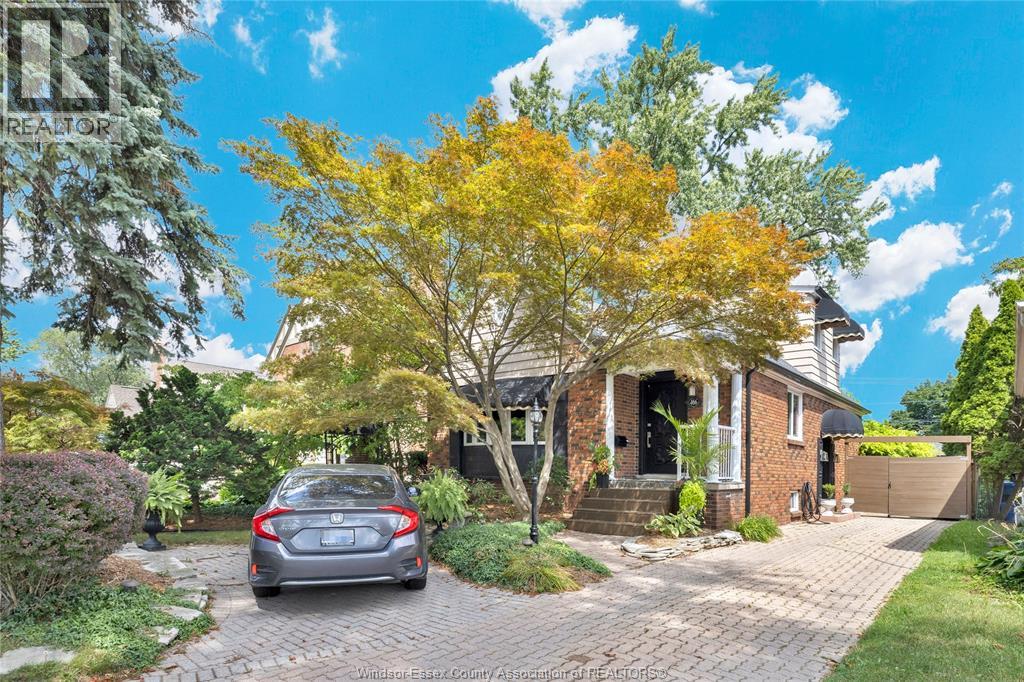 466 MATTHEW BRADY, Windsor, Ontario