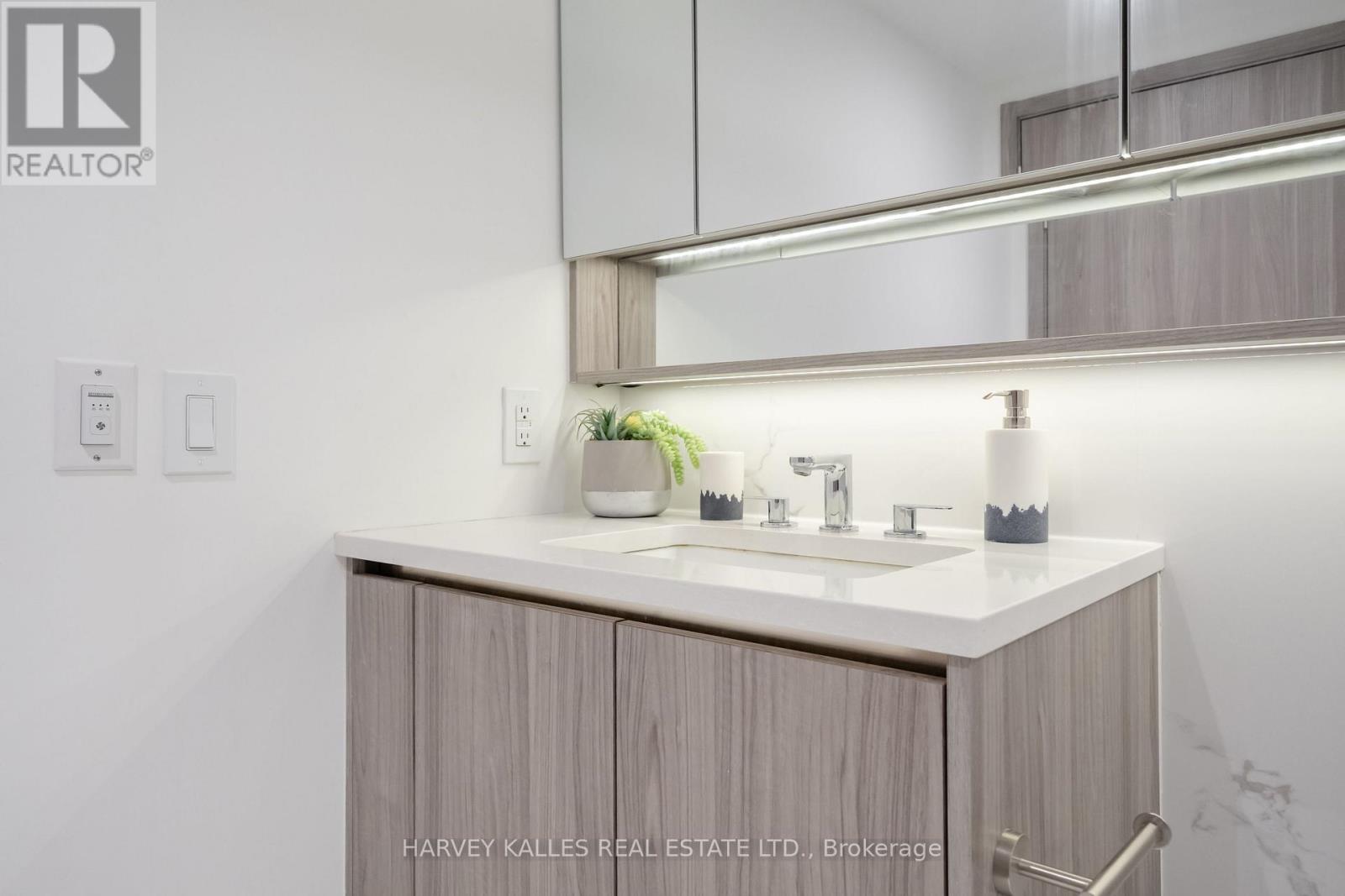 710 - 38 Widmer Street, Toronto, Ontario  M5V 2E9 - Photo 24 - C13755800
