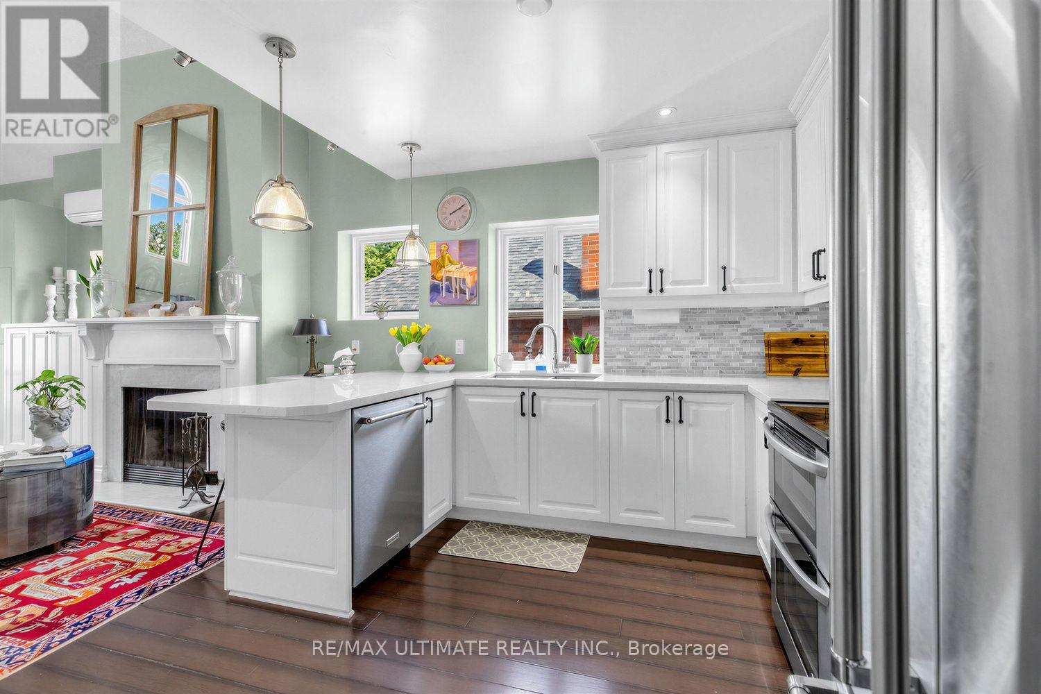 185 Castlefield Avenue, Toronto, Ontario  M4R 1G6 - Photo 2 - C13755902