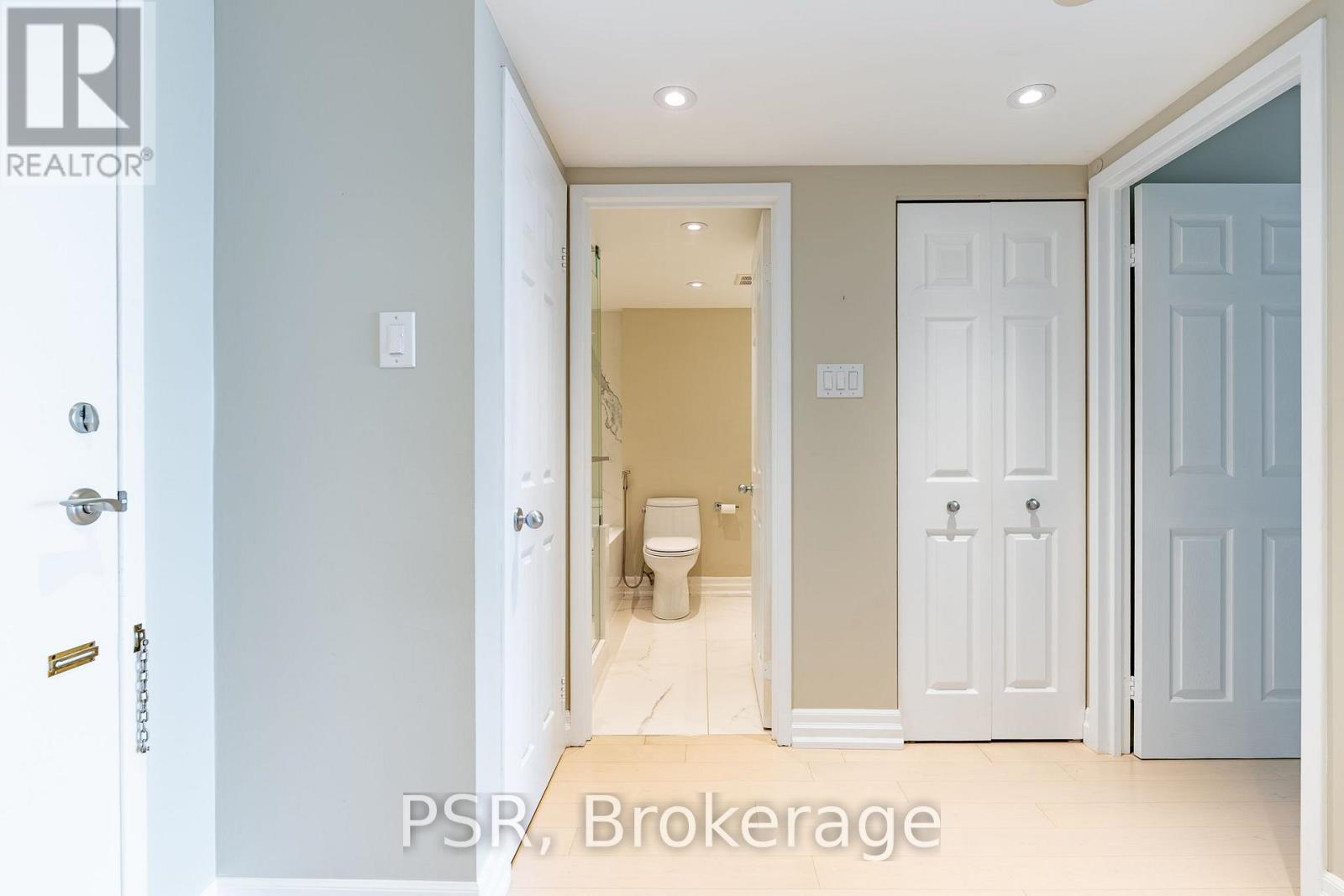 1209 - 77 Harbour Square, Toronto, Ontario  M5J 2S2 - Photo 2 - C13755944