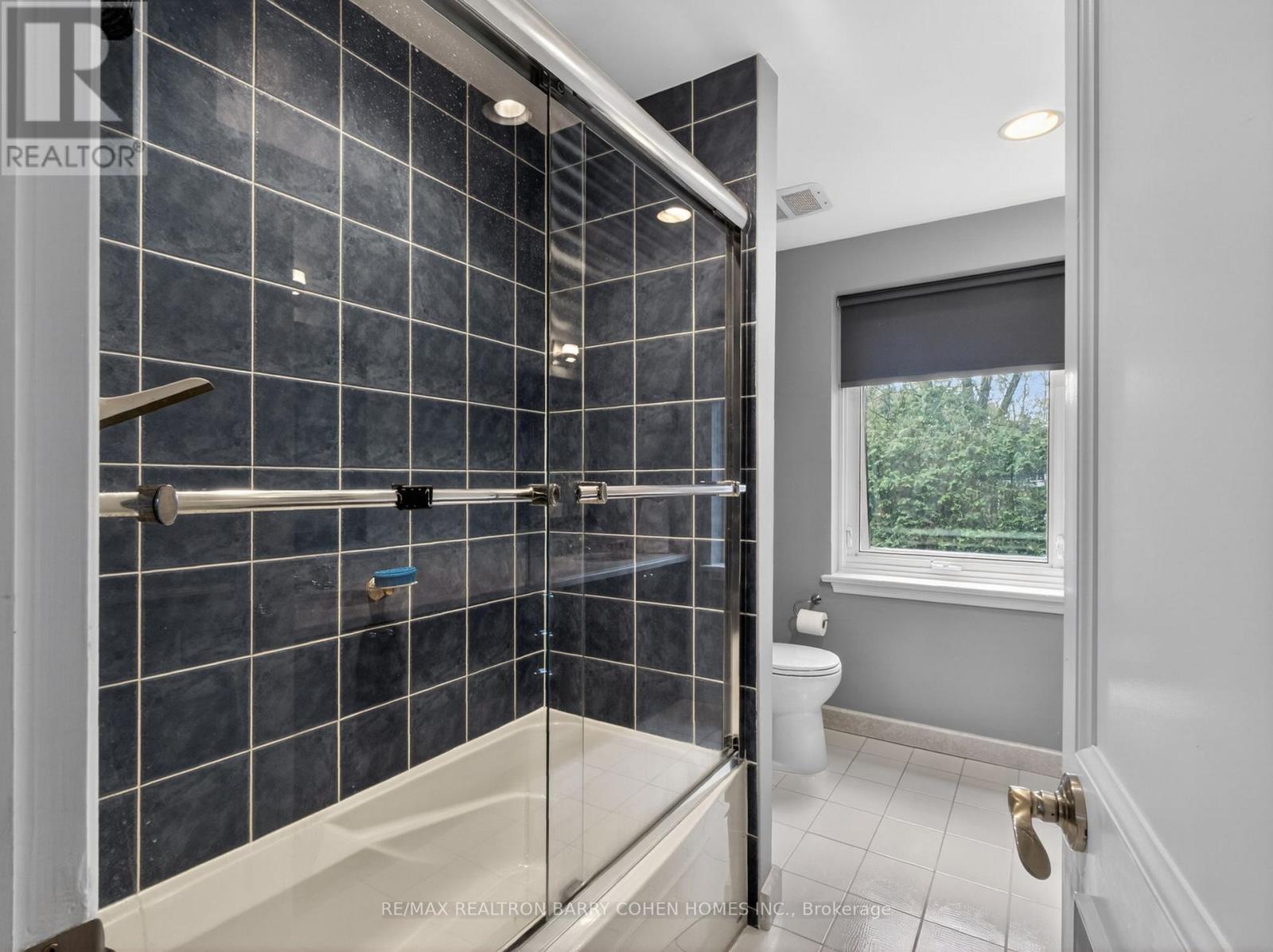 19 Saintfield Avenue, Toronto, Ontario  M3C 2M4 - Photo 19 - C13756022