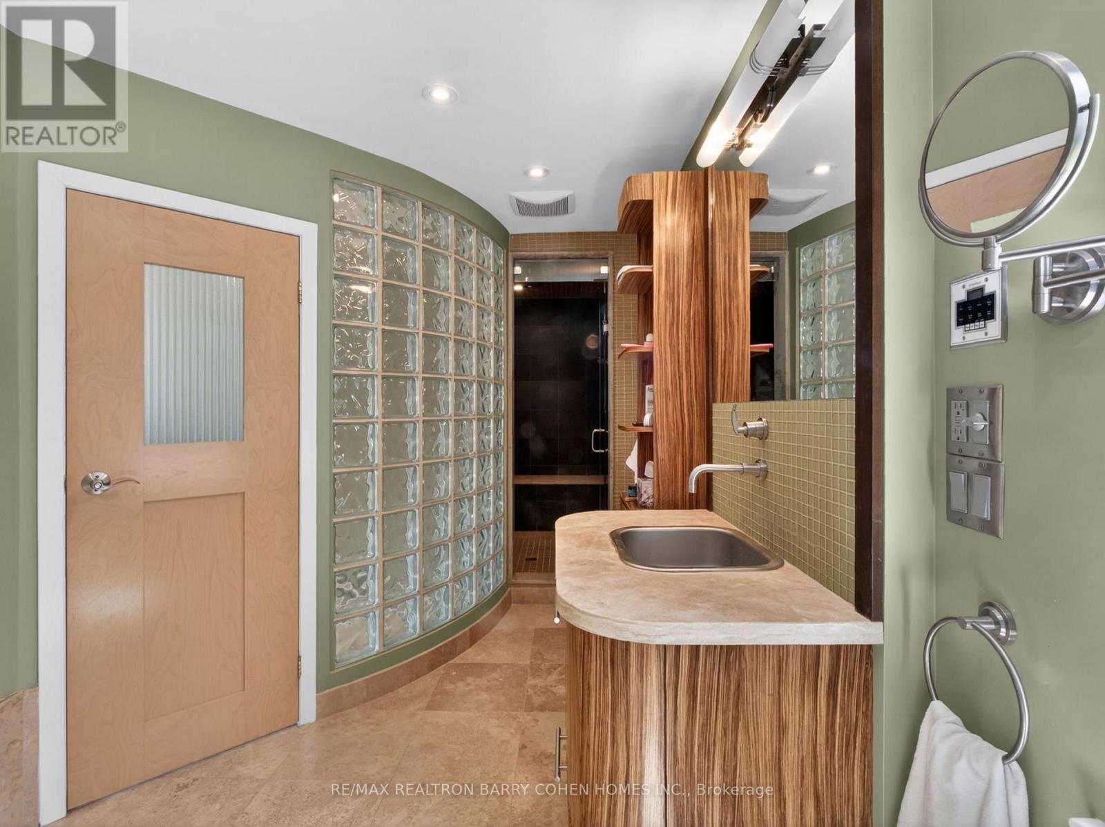 19 Saintfield Avenue, Toronto, Ontario  M3C 2M4 - Photo 20 - C13756022