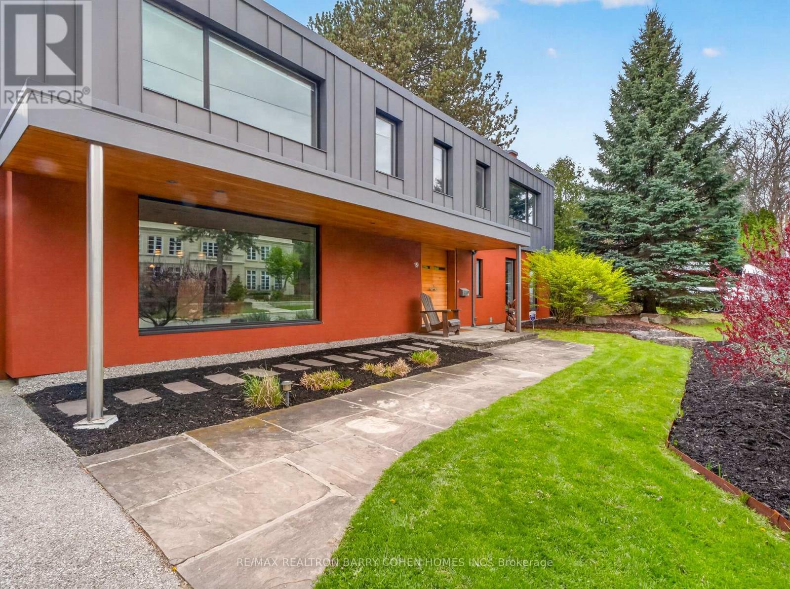 19 Saintfield Avenue, Toronto, Ontario  M3C 2M4 - Photo 3 - C13756022
