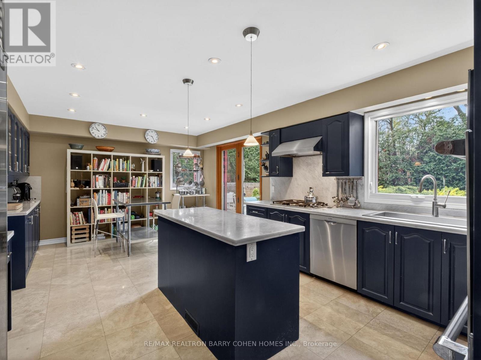 19 Saintfield Avenue, Toronto, Ontario  M3C 2M4 - Photo 9 - C13756022