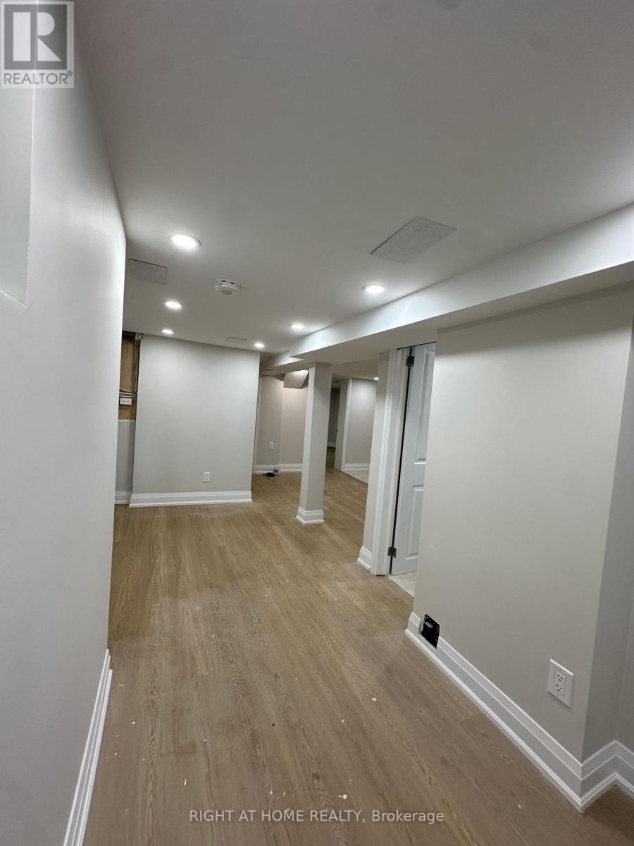 16 Glenside Avenue, Toronto, Ontario  M4L 2T5 - Photo 5 - E13755844