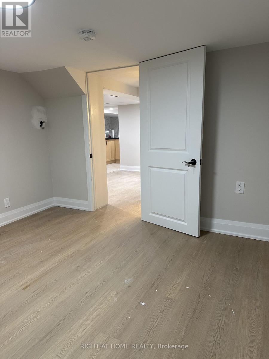 16 Glenside Avenue, Toronto, Ontario  M4L 2T5 - Photo 7 - E13755844