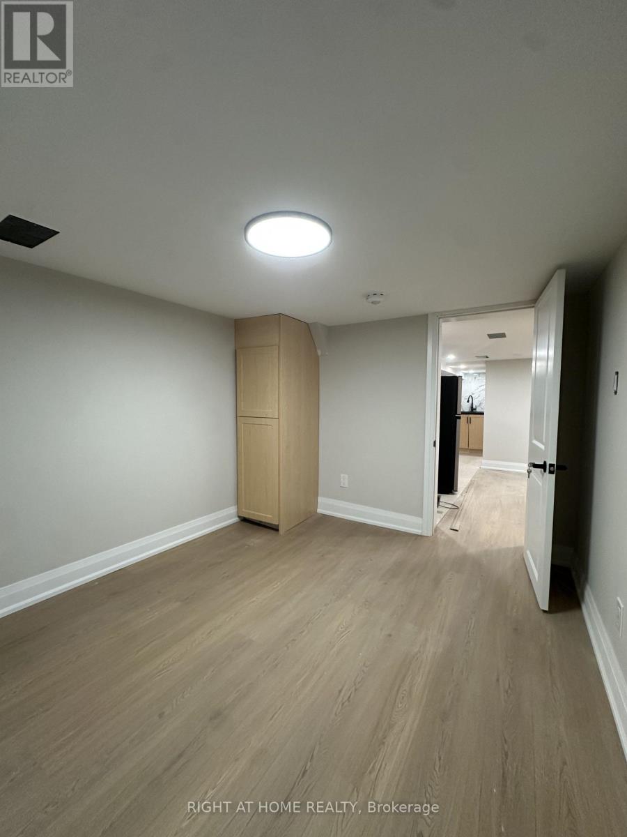 16 Glenside Avenue, Toronto, Ontario  M4L 2T5 - Photo 9 - E13755844