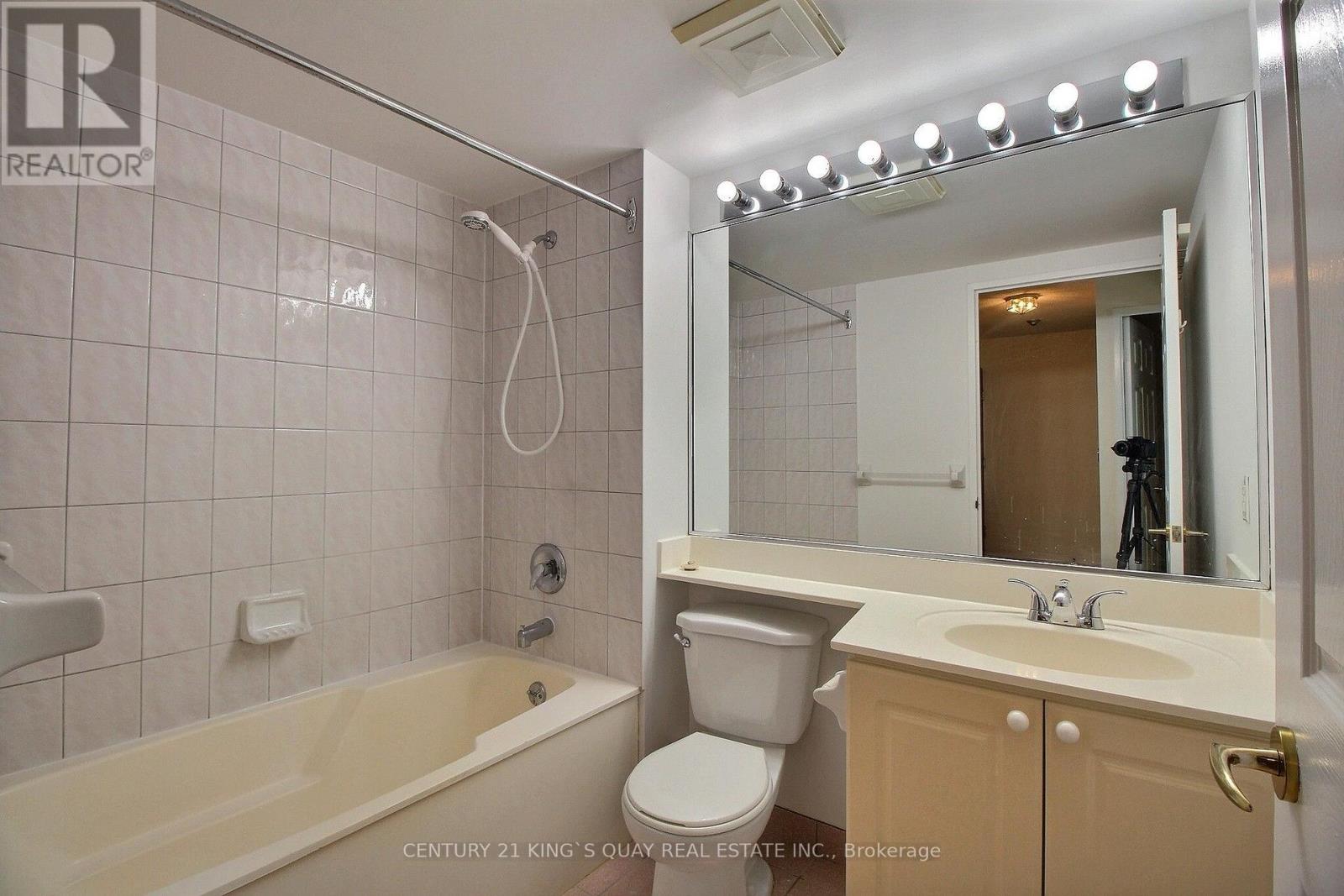 1701 - 8 Lee Centre Drive, Toronto, Ontario  M1H 3H8 - Photo 10 - E13755884