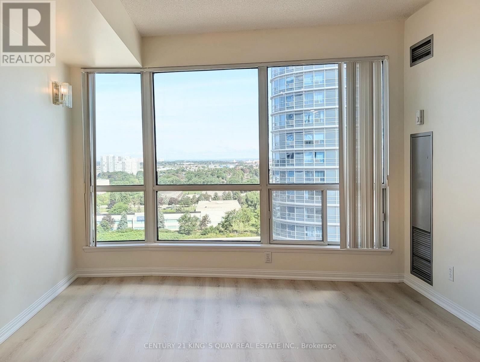 1701 - 8 Lee Centre Drive, Toronto, Ontario  M1H 3H8 - Photo 3 - E13755884