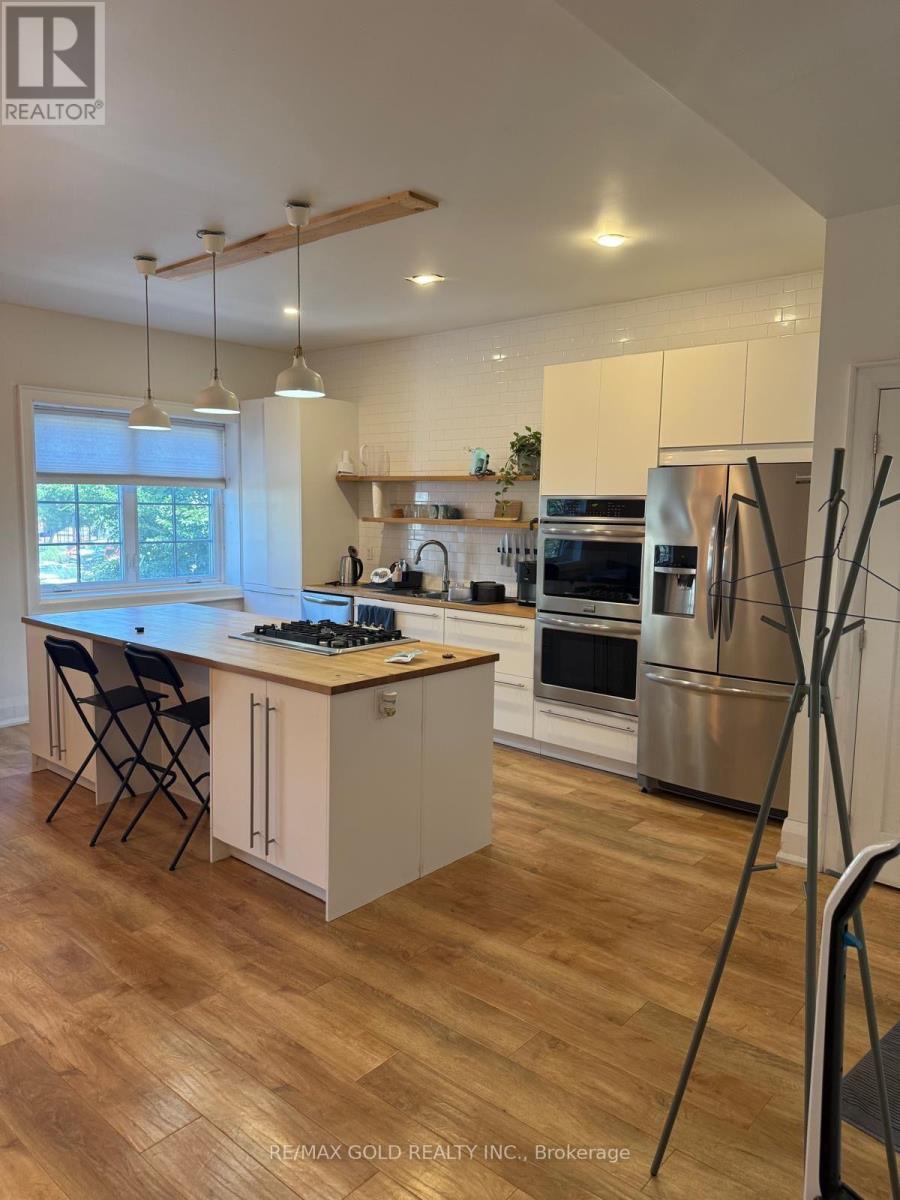 Studio - 2215 Danforth Avenue, Toronto, Ontario  M4C 1K4 - Photo 1 - E13755928