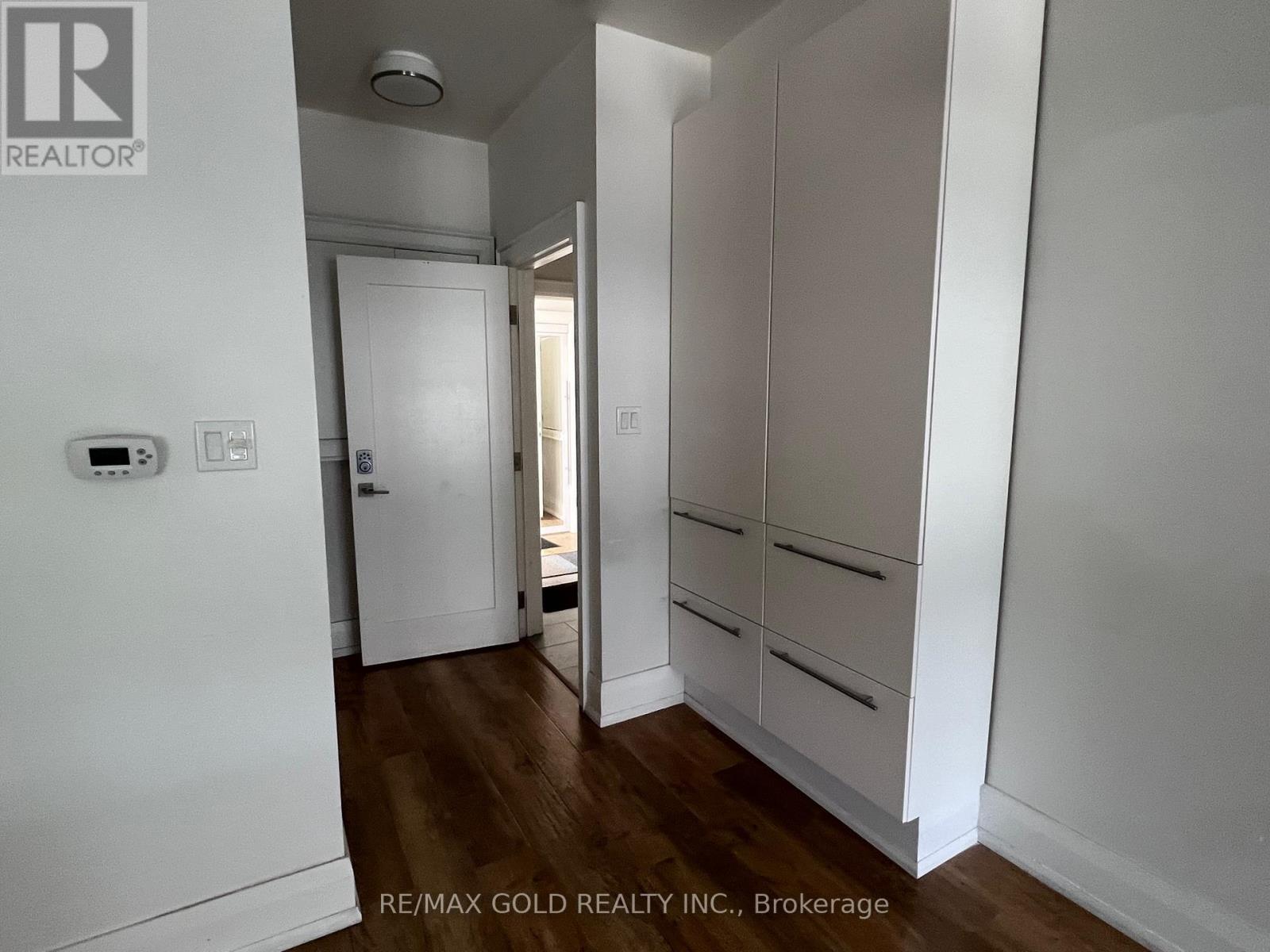 Studio - 2215 Danforth Avenue, Toronto, Ontario  M4C 1K4 - Photo 11 - E13755928