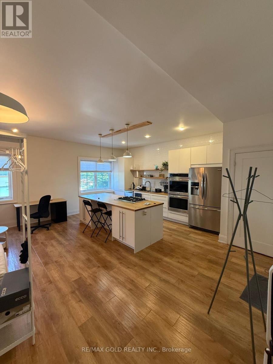 Studio - 2215 Danforth Avenue, Toronto, Ontario  M4C 1K4 - Photo 2 - E13755928