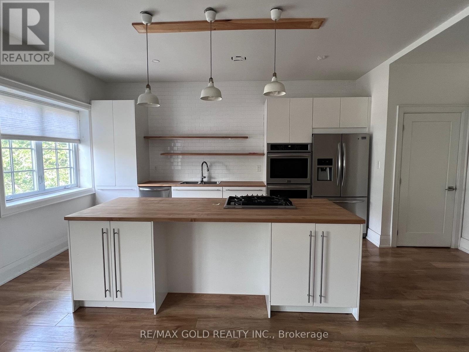 Studio - 2215 Danforth Avenue, Toronto, Ontario  M4C 1K4 - Photo 4 - E13755928