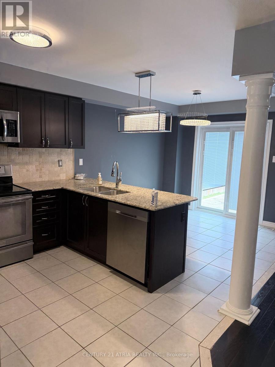 43 Redfern Crescent, Clarington, Ontario  L1C 5G8 - Photo 4 - E13756000
