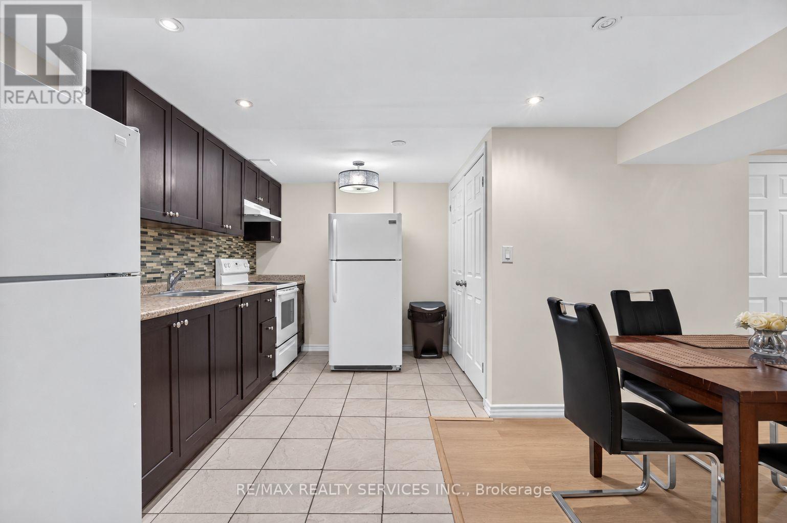 8 Leneck Avenue, Brampton, Ontario  L6X 2A7 - Photo 32 - W13754666