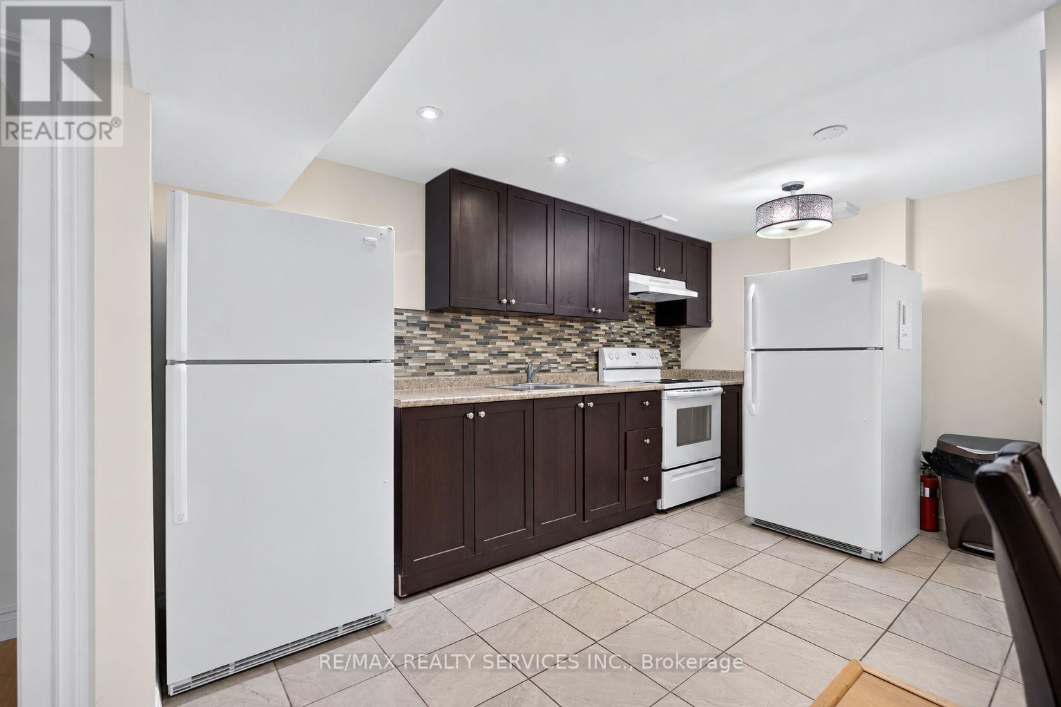 8 Leneck Avenue, Brampton, Ontario  L6X 2A7 - Photo 31 - W13754666