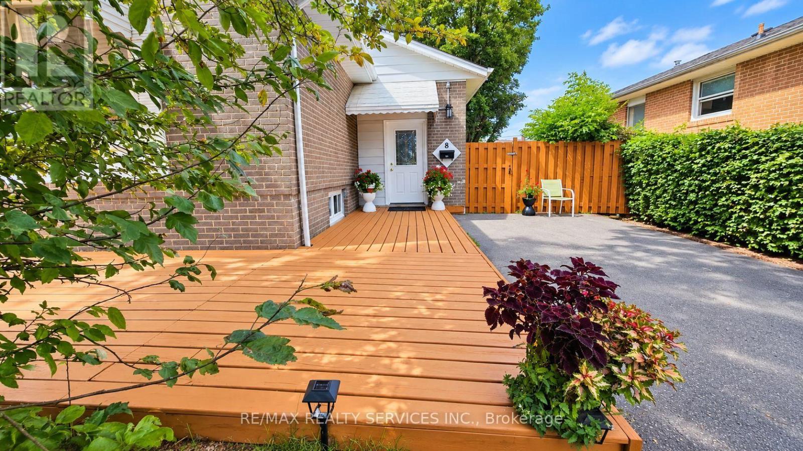 8 Leneck Avenue, Brampton, Ontario  L6X 2A7 - Photo 3 - W13754666