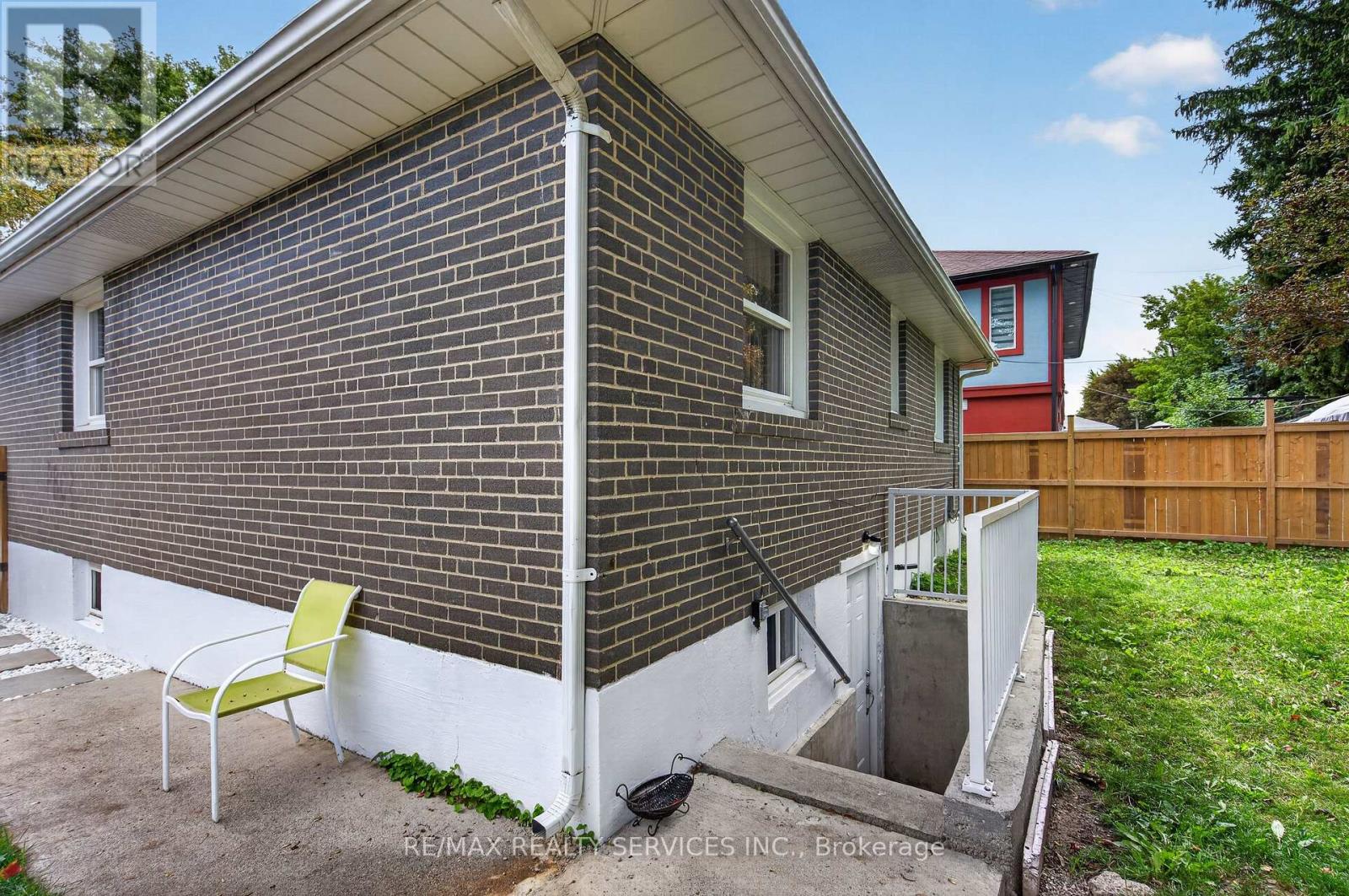8 Leneck Avenue, Brampton, Ontario  L6X 2A7 - Photo 41 - W13754666