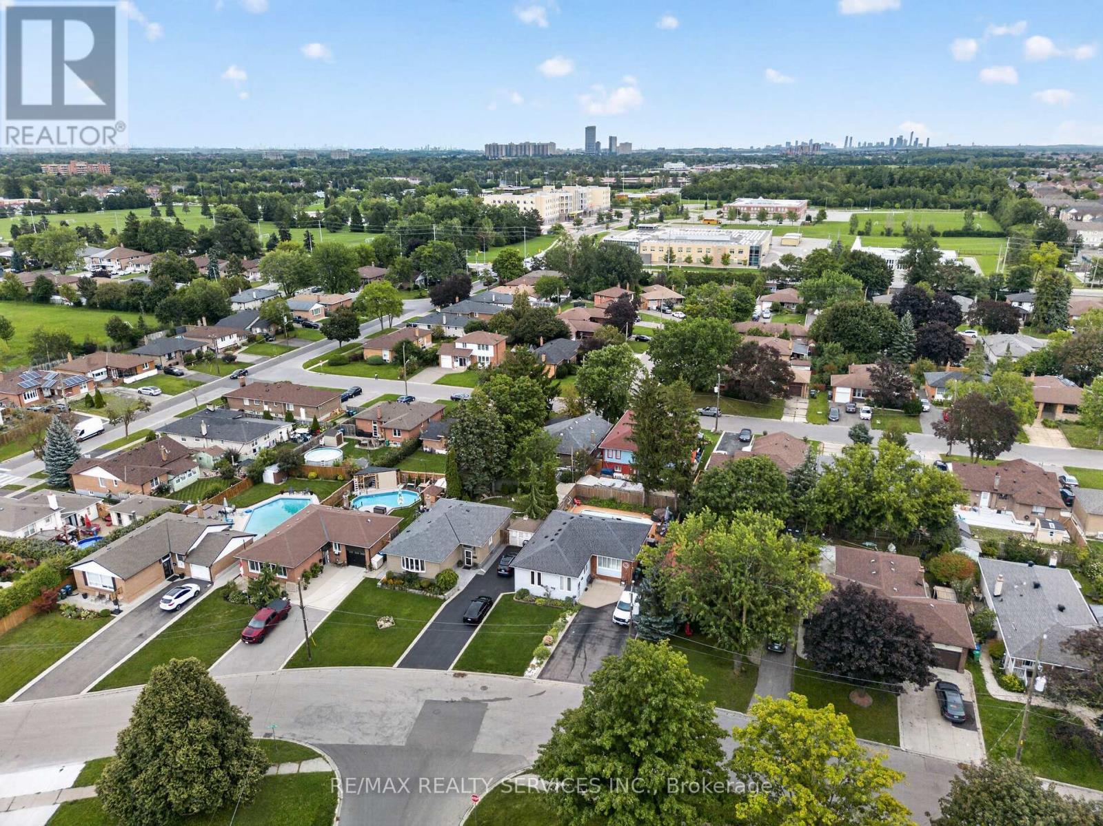 8 Leneck Avenue, Brampton, Ontario  L6X 2A7 - Photo 47 - W13754666