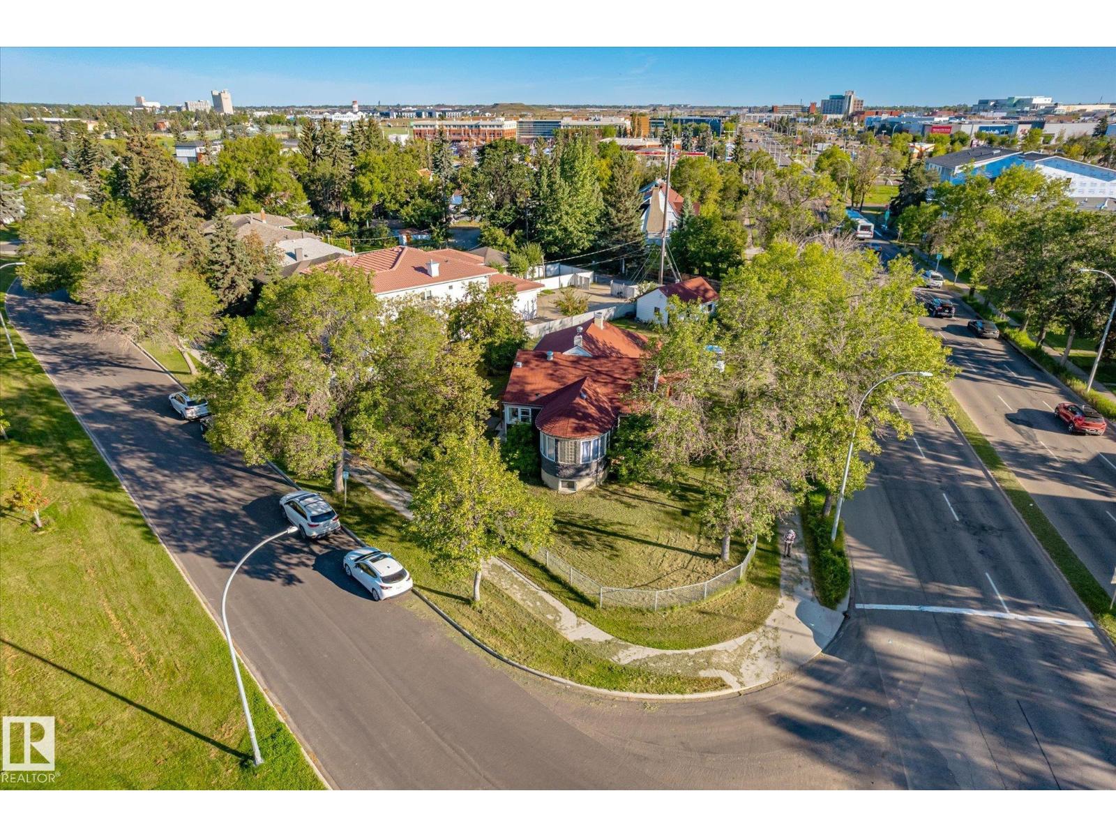 11008 109 St NW, Edmonton, Alberta  T5H 3C4 - Photo 2 - E4507550