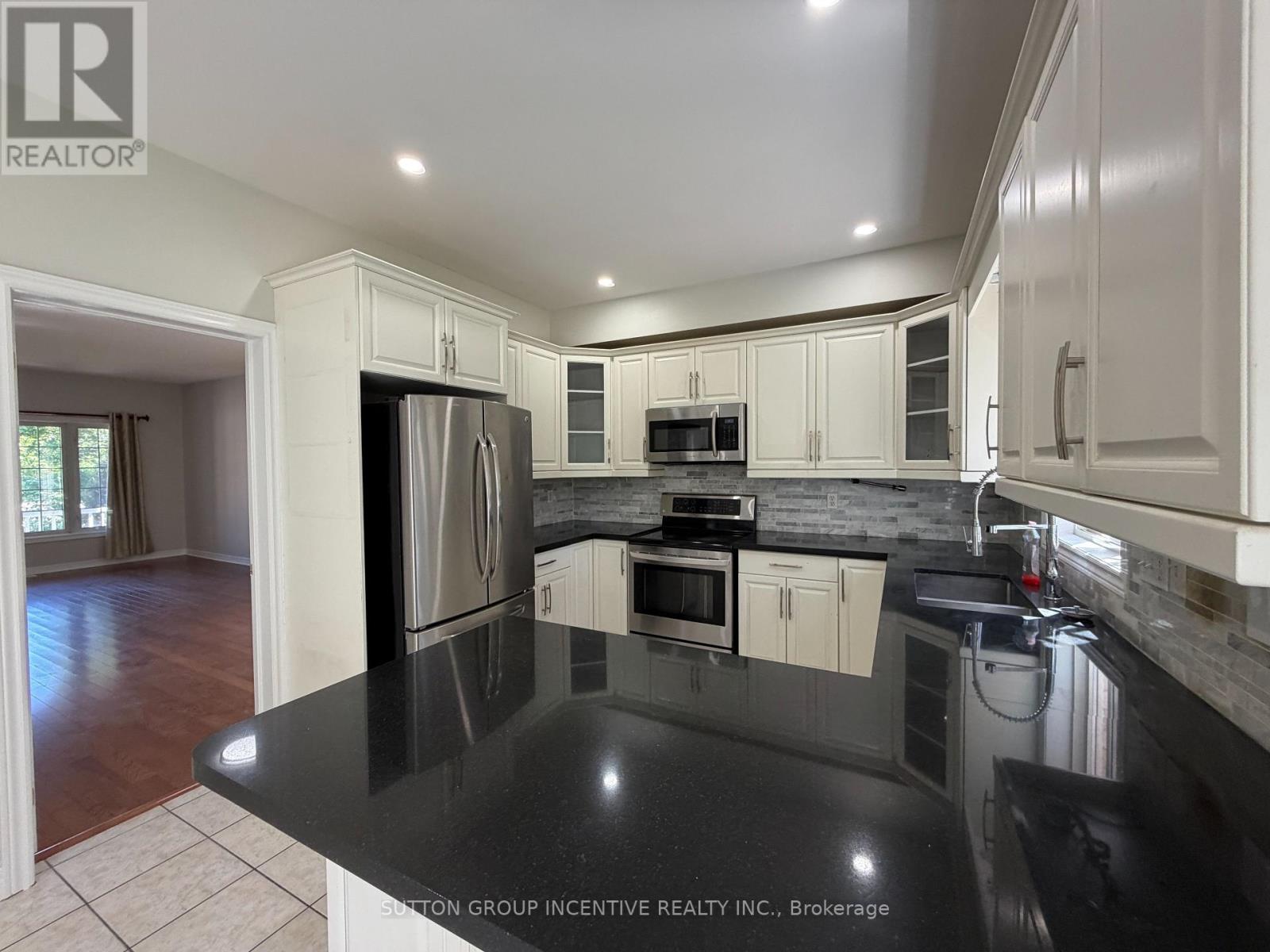 1 Buman Court, Barrie, Ontario  L4N 0L3 - Photo 12 - S13755932