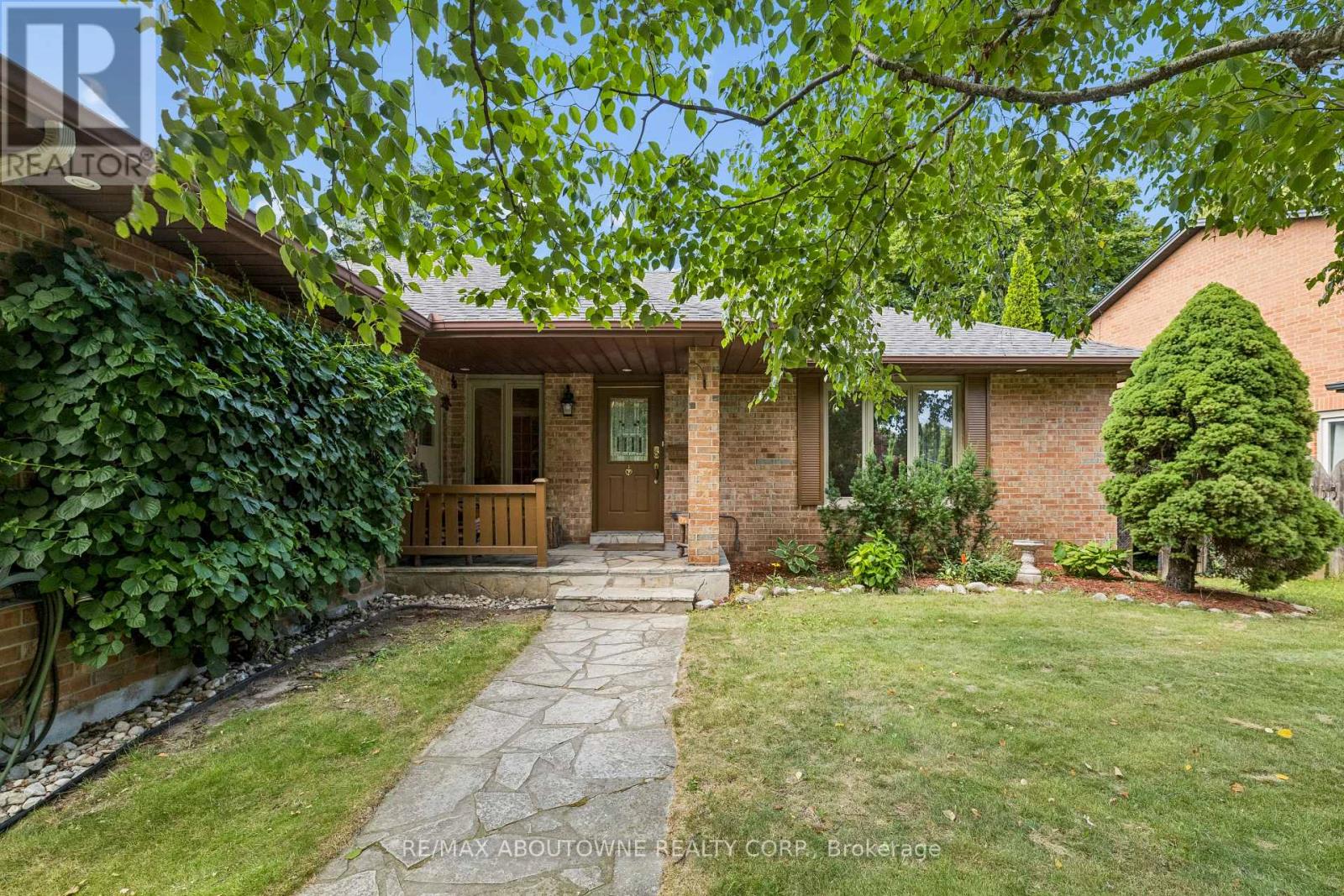 2285 DUNEDIN ROAD Oakville (FD Ford) Ontario Canada L6J5V4 4