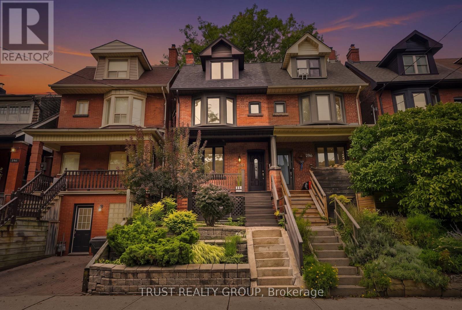 298 GARDEN AVENUE, Toronto, Ontario