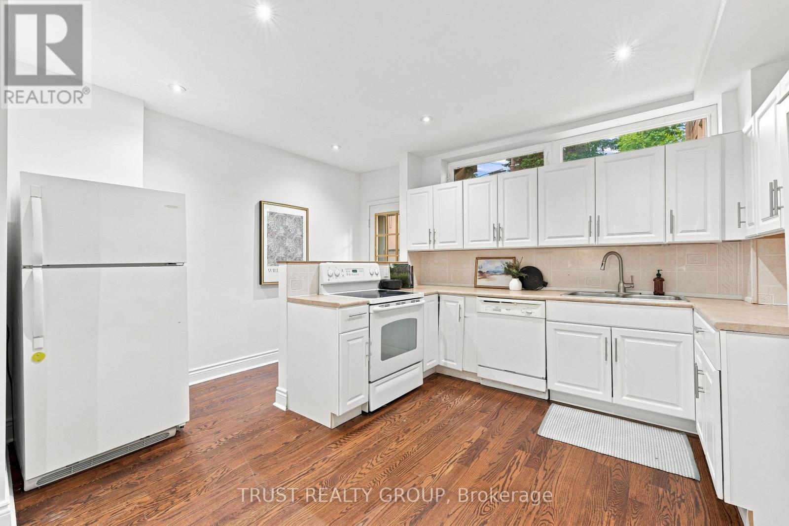 298 Garden Avenue, Toronto, Ontario  M6R 1J6 - Photo 13 - W13755872