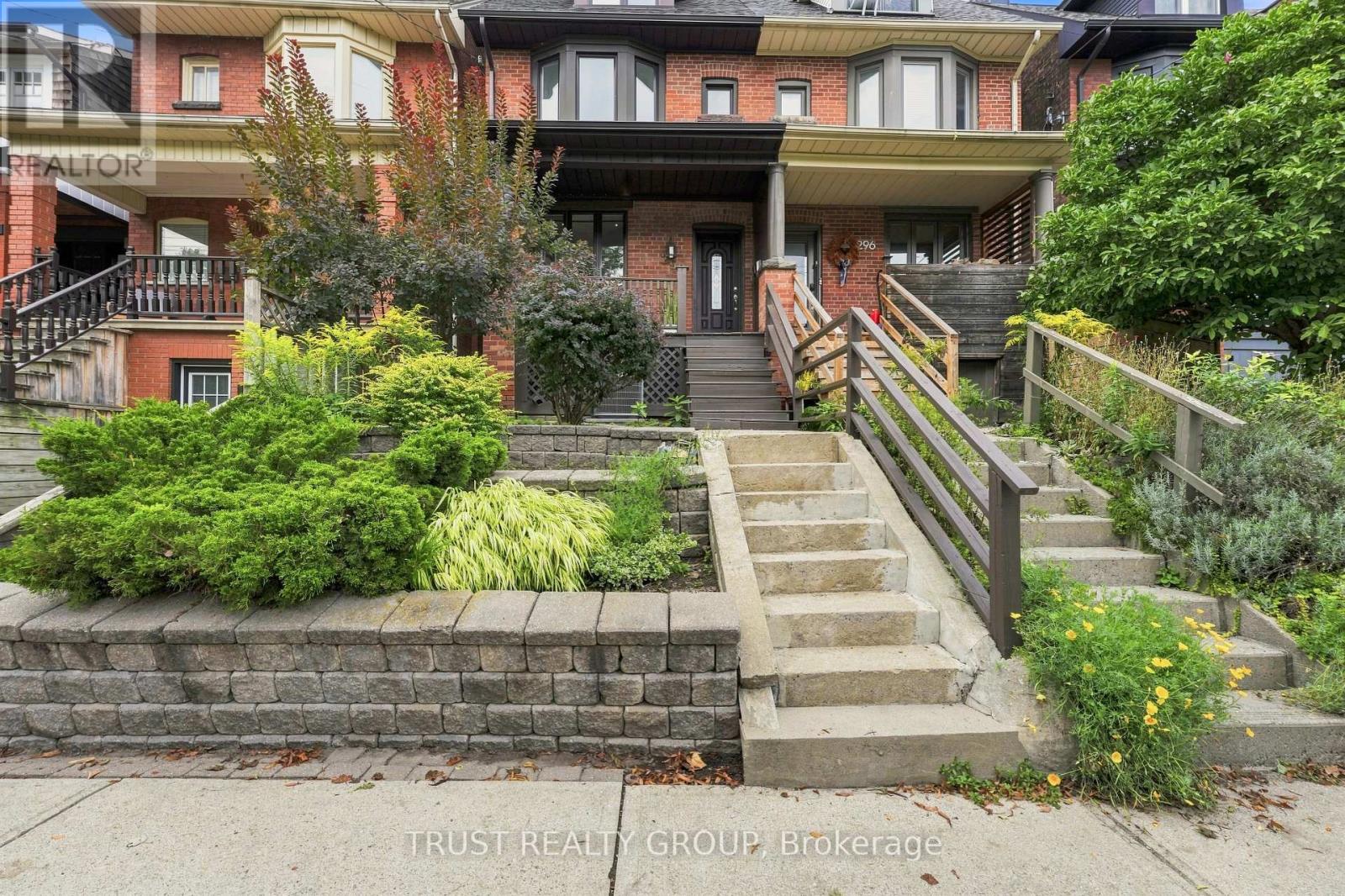 298 Garden Avenue, Toronto, Ontario  M6R 1J6 - Photo 3 - W13755872