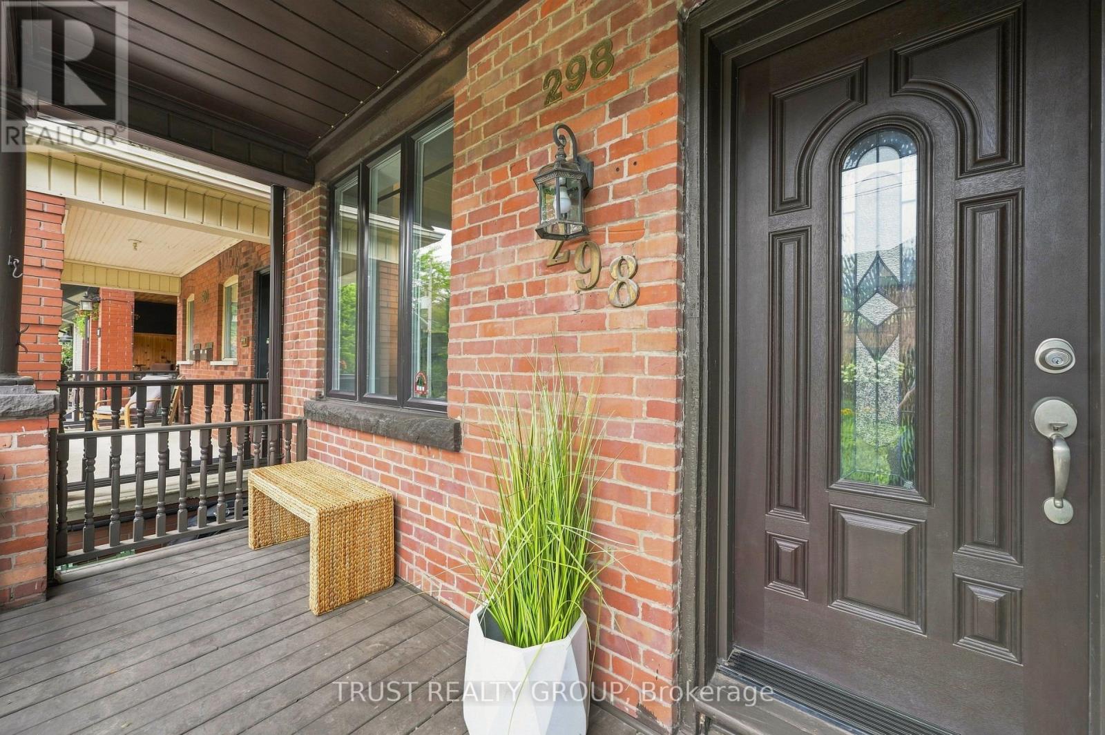 298 Garden Avenue, Toronto, Ontario  M6R 1J6 - Photo 5 - W13755872
