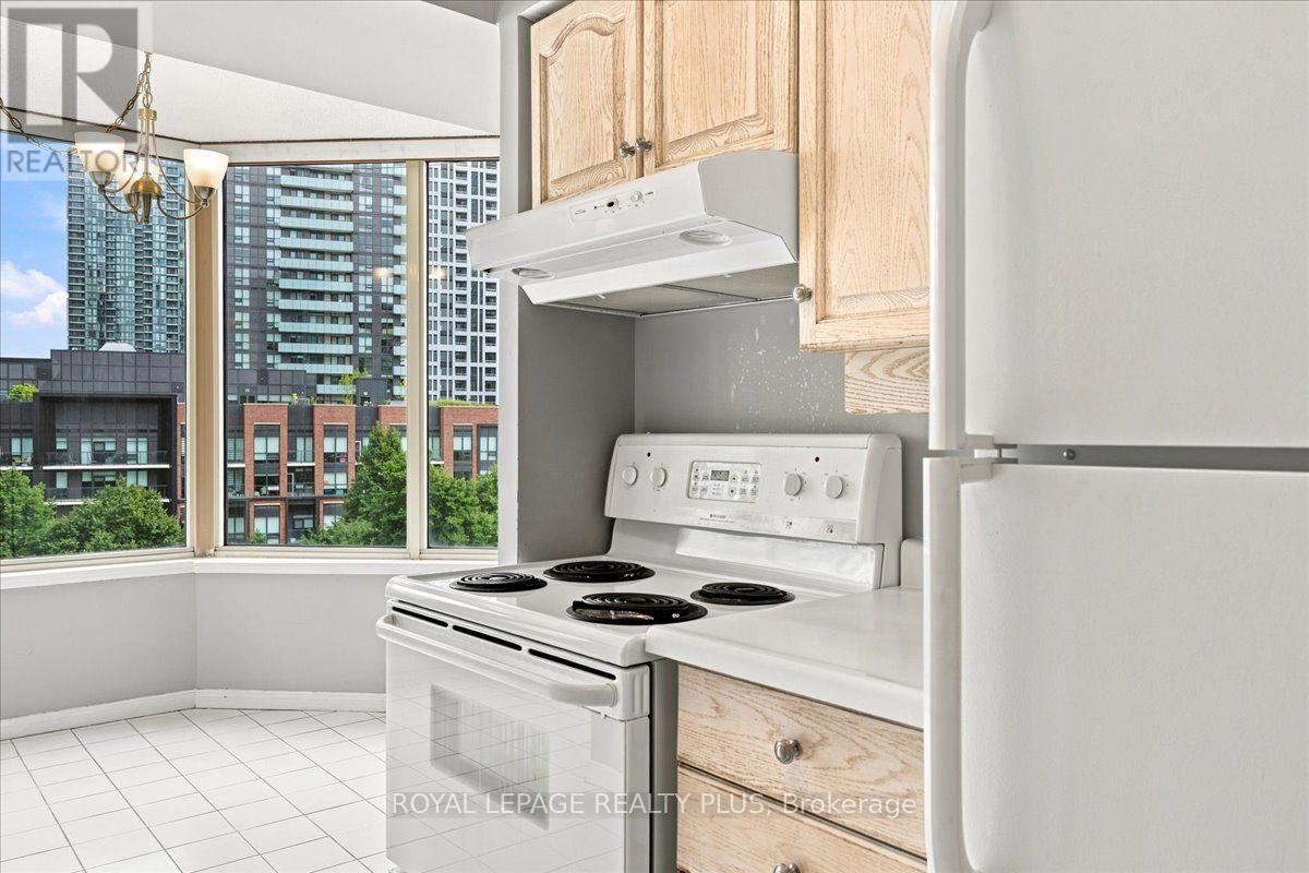 701 - 350 Rathburn Road W, Mississauga, Ontario  L5B 3Y2 - Photo 17 - W13755904