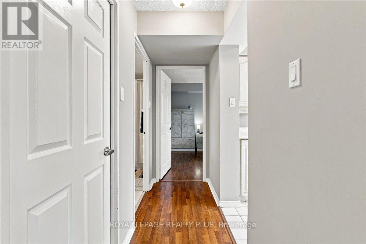 701 - 350 Rathburn Road W, Mississauga, Ontario  L5B 3Y2 - Photo 5 - W13755904