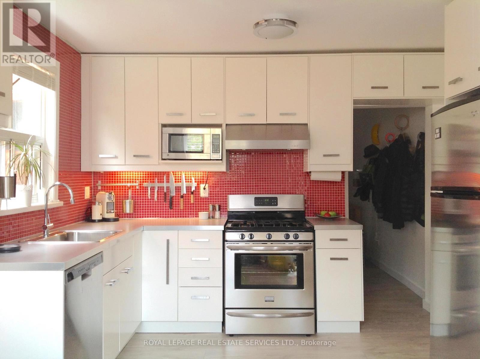 840 OSSINGTON AVENUE, Toronto, Ontario