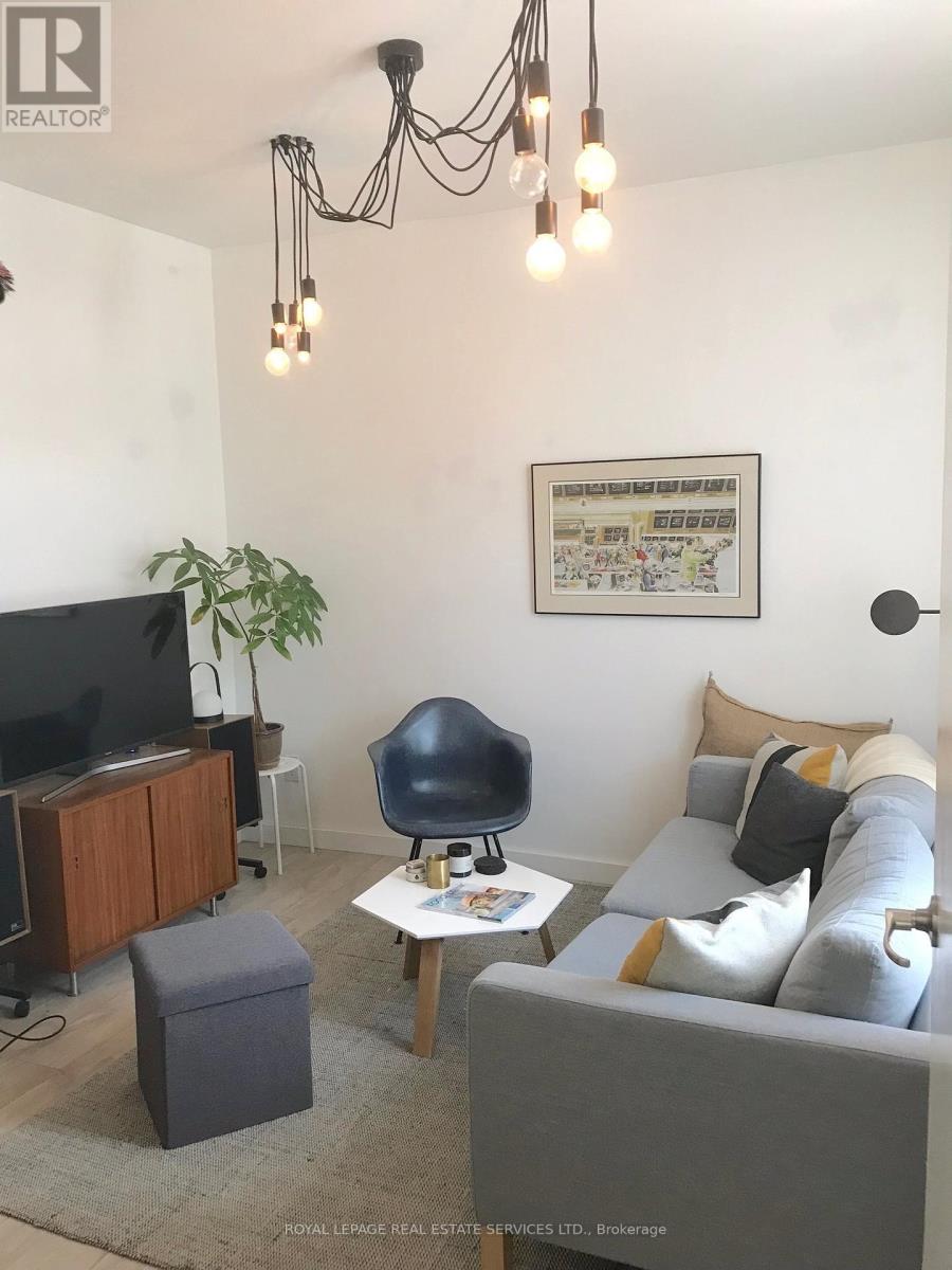840 Ossington Avenue, Toronto, Ontario  M6G 3V1 - Photo 3 - W13755922