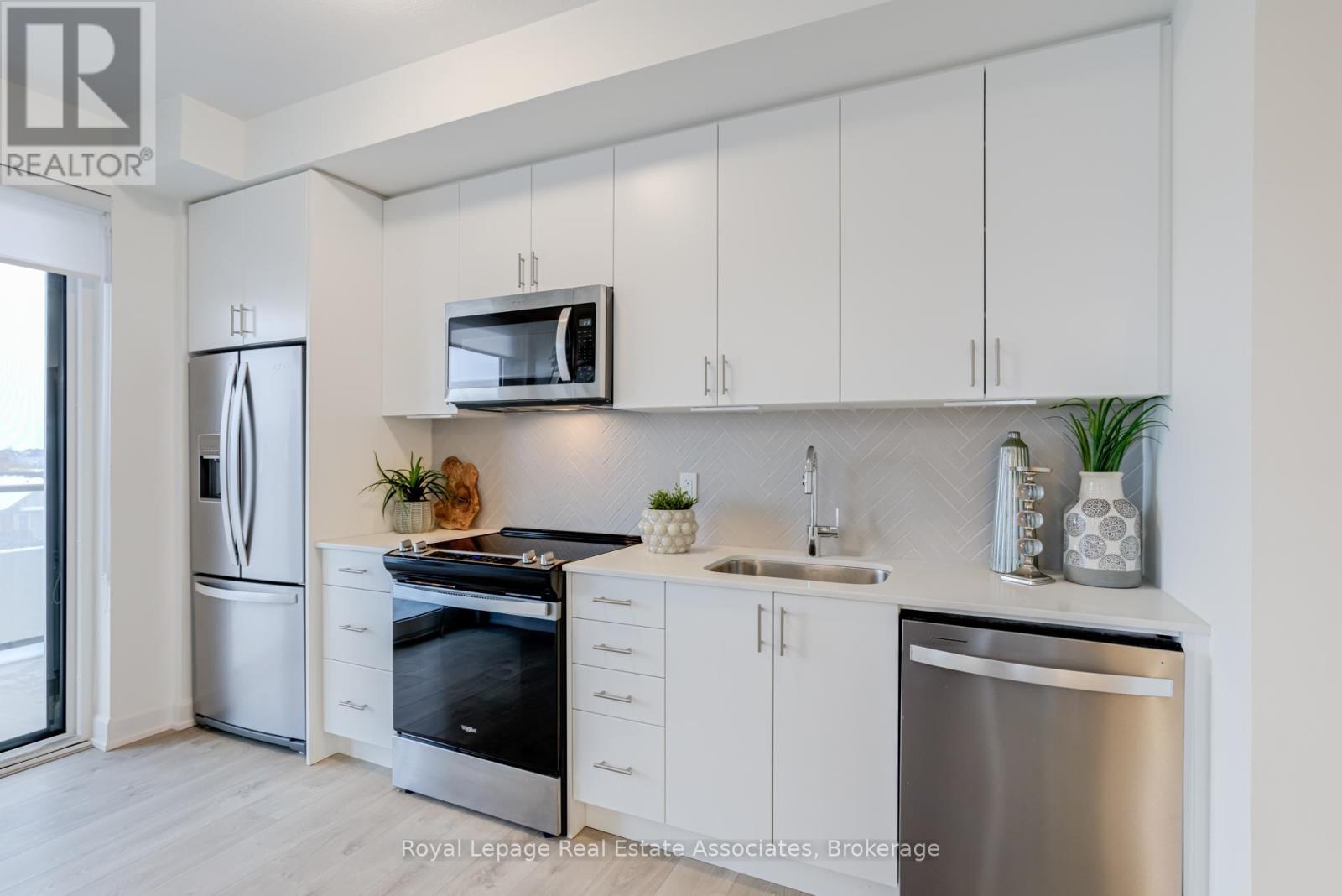 407 - 3200 William Coltson Avenue, Oakville, Ontario  L6H 7W6 - Photo 5 - W13755924