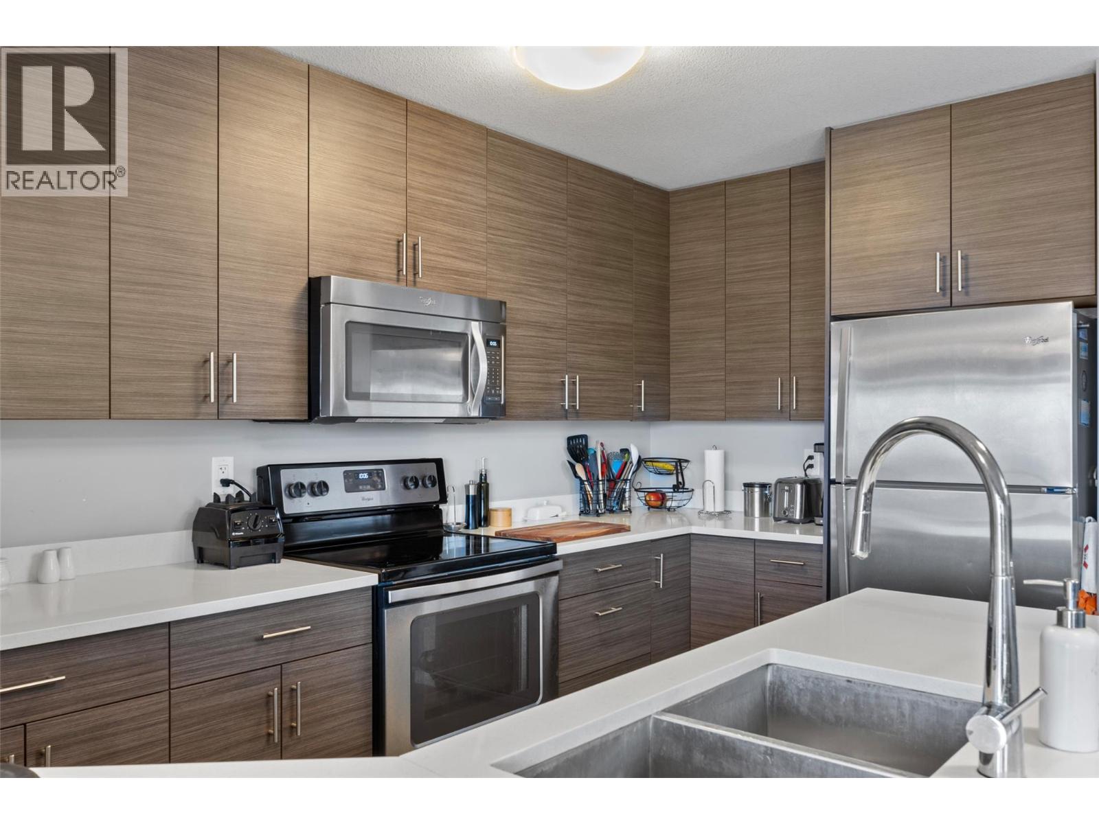 1200 Harrison Place Unit# 204, Kamloops, British Columbia  V1S 1M1 - Photo 3 - 10400090