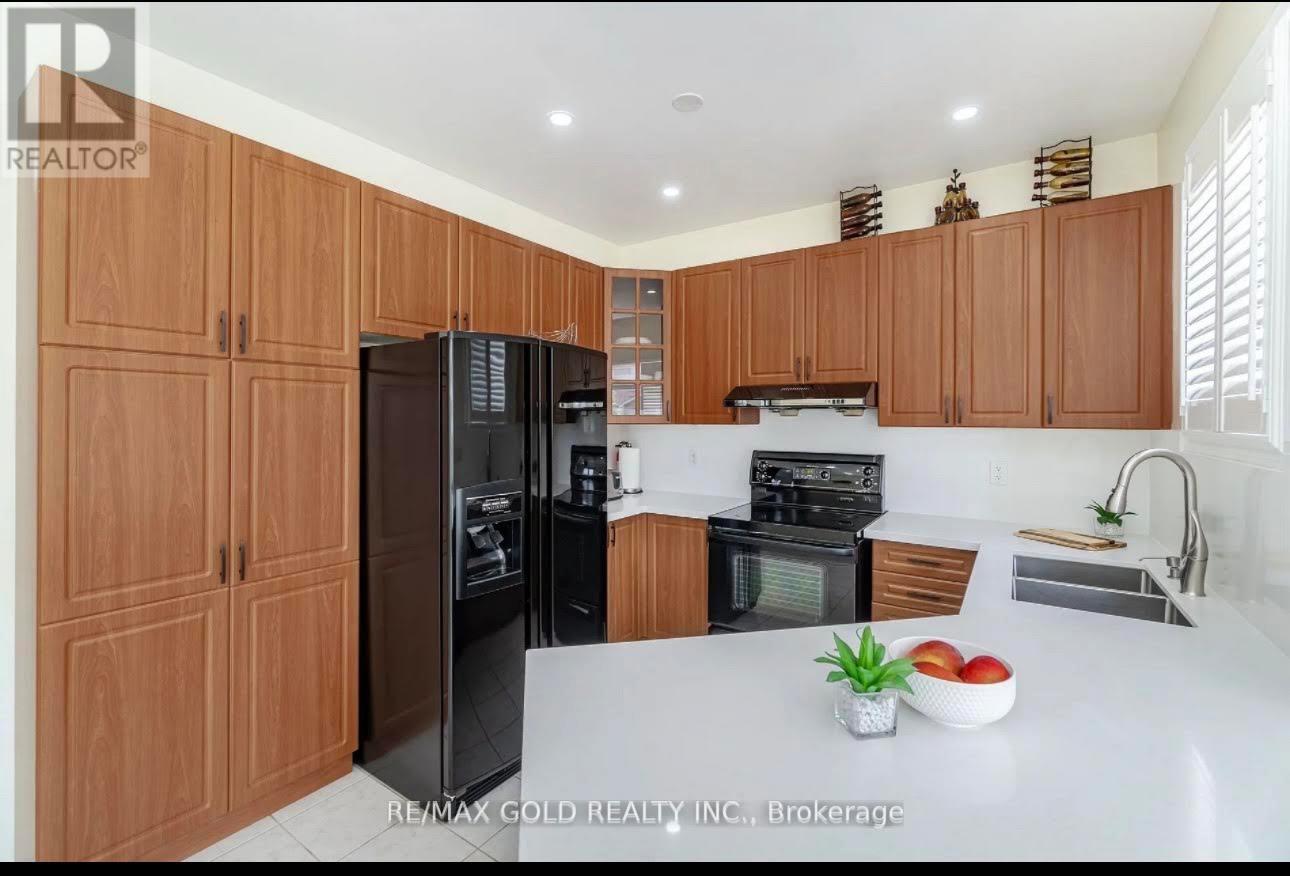 16 Mario Street, Brampton, Ontario  L6P 1N1 - Photo 10 - W13755970