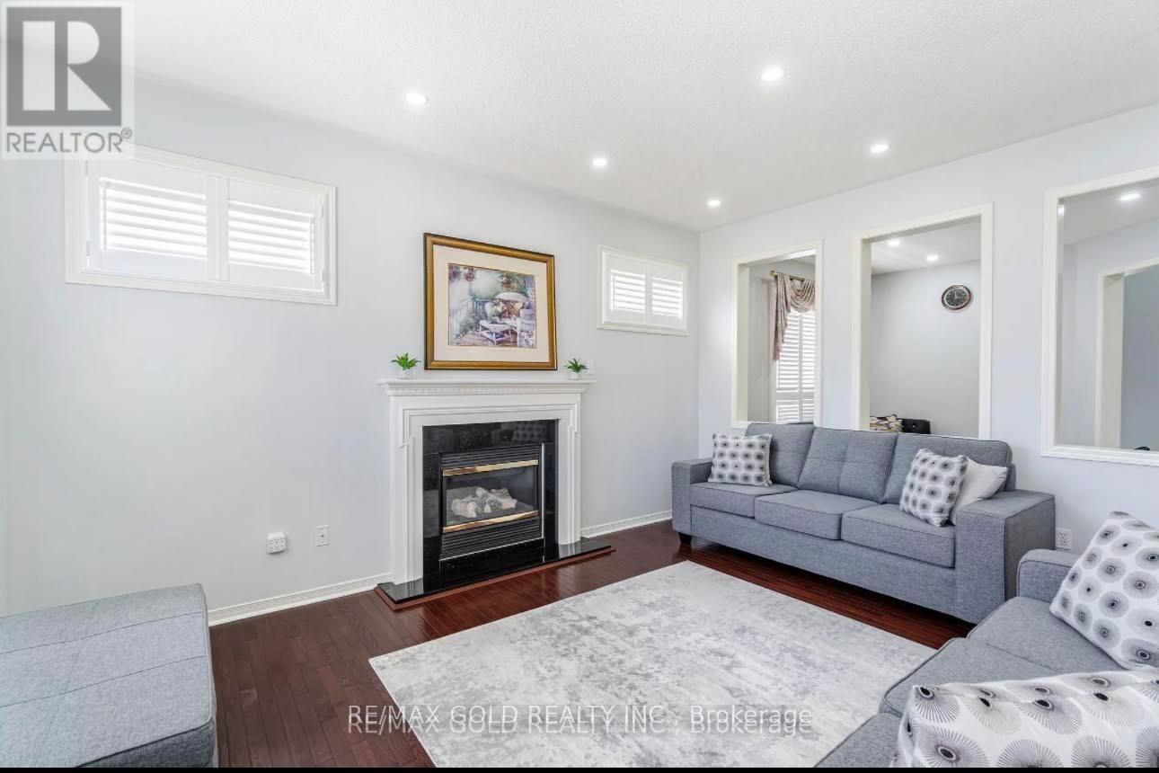 16 Mario Street, Brampton, Ontario  L6P 1N1 - Photo 2 - W13755970