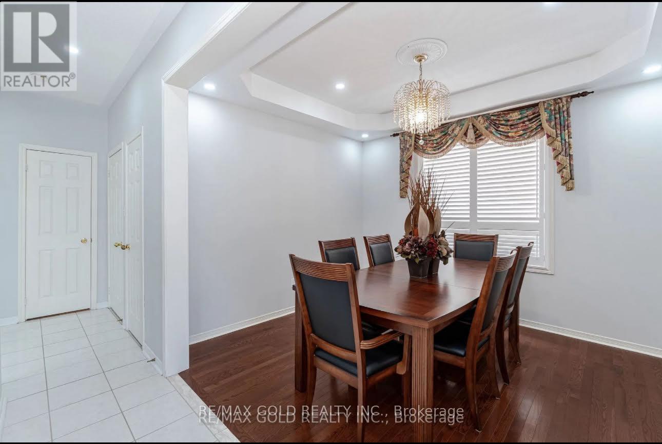 16 Mario Street, Brampton, Ontario  L6P 1N1 - Photo 4 - W13755970