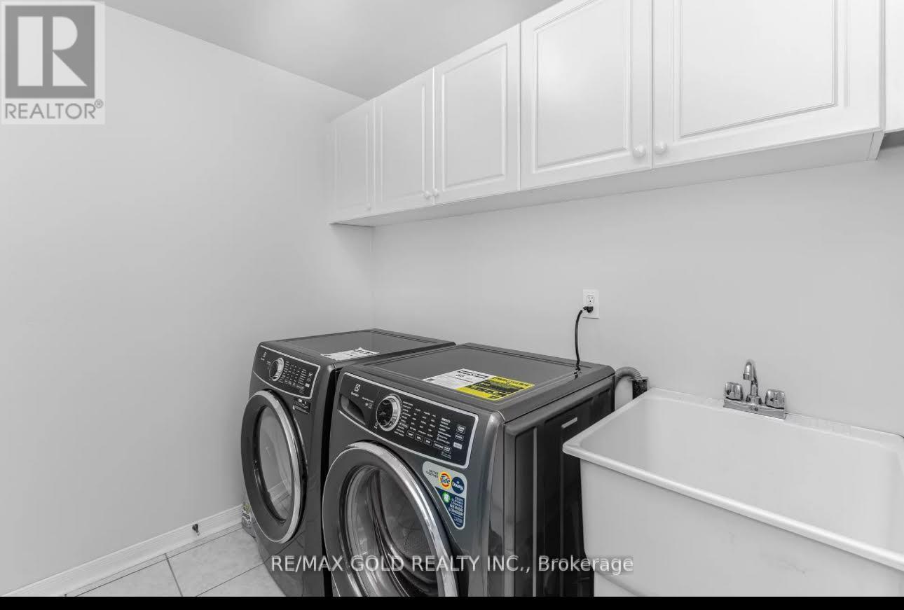 16 Mario Street, Brampton, Ontario  L6P 1N1 - Photo 5 - W13755970