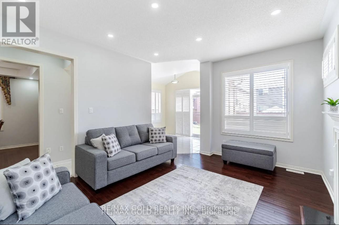 16 Mario Street, Brampton, Ontario  L6P 1N1 - Photo 6 - W13755970