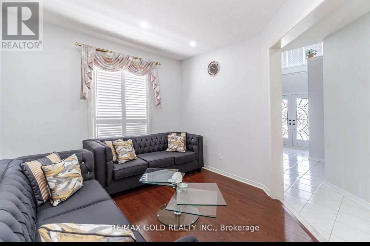16 Mario Street, Brampton, Ontario  L6P 1N1 - Photo 9 - W13755970