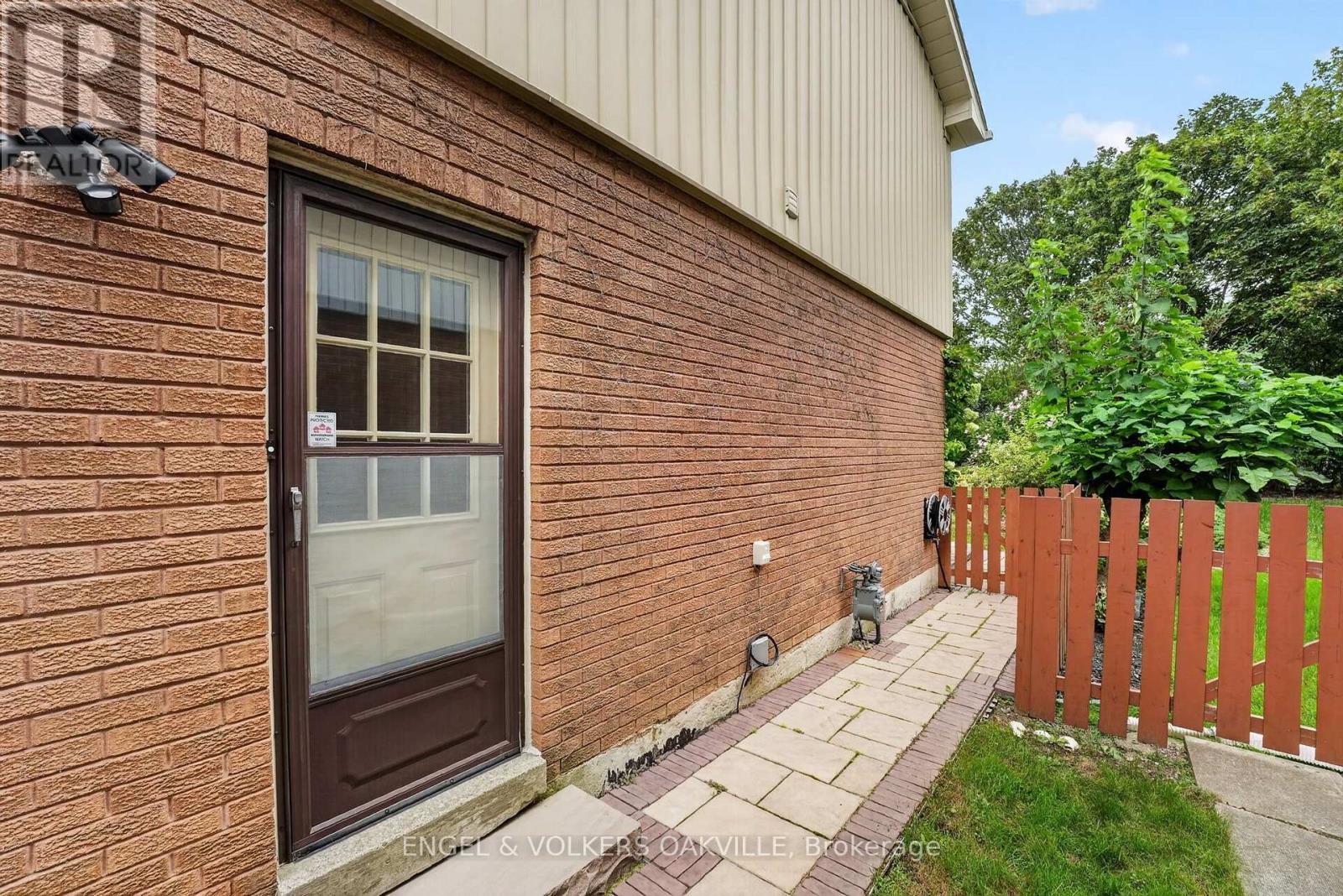 4300 Pheasant Run, Mississauga, Ontario  L5L 2B9 - Photo 12 - W13755986