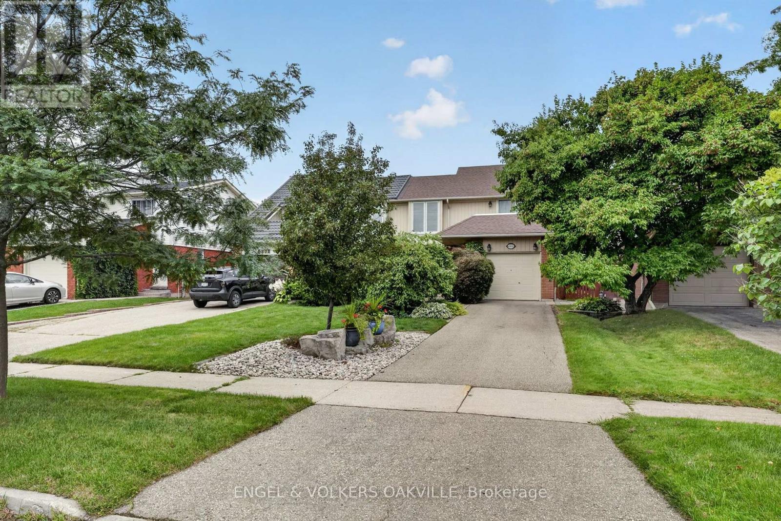 4300 Pheasant Run, Mississauga, Ontario  L5L 2B9 - Photo 2 - W13755986