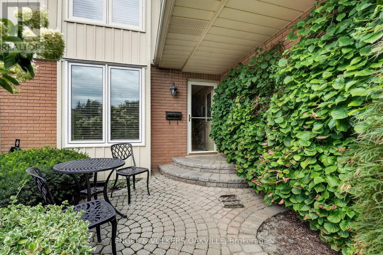 4300 Pheasant Run, Mississauga, Ontario  L5L 2B9 - Photo 4 - W13755986