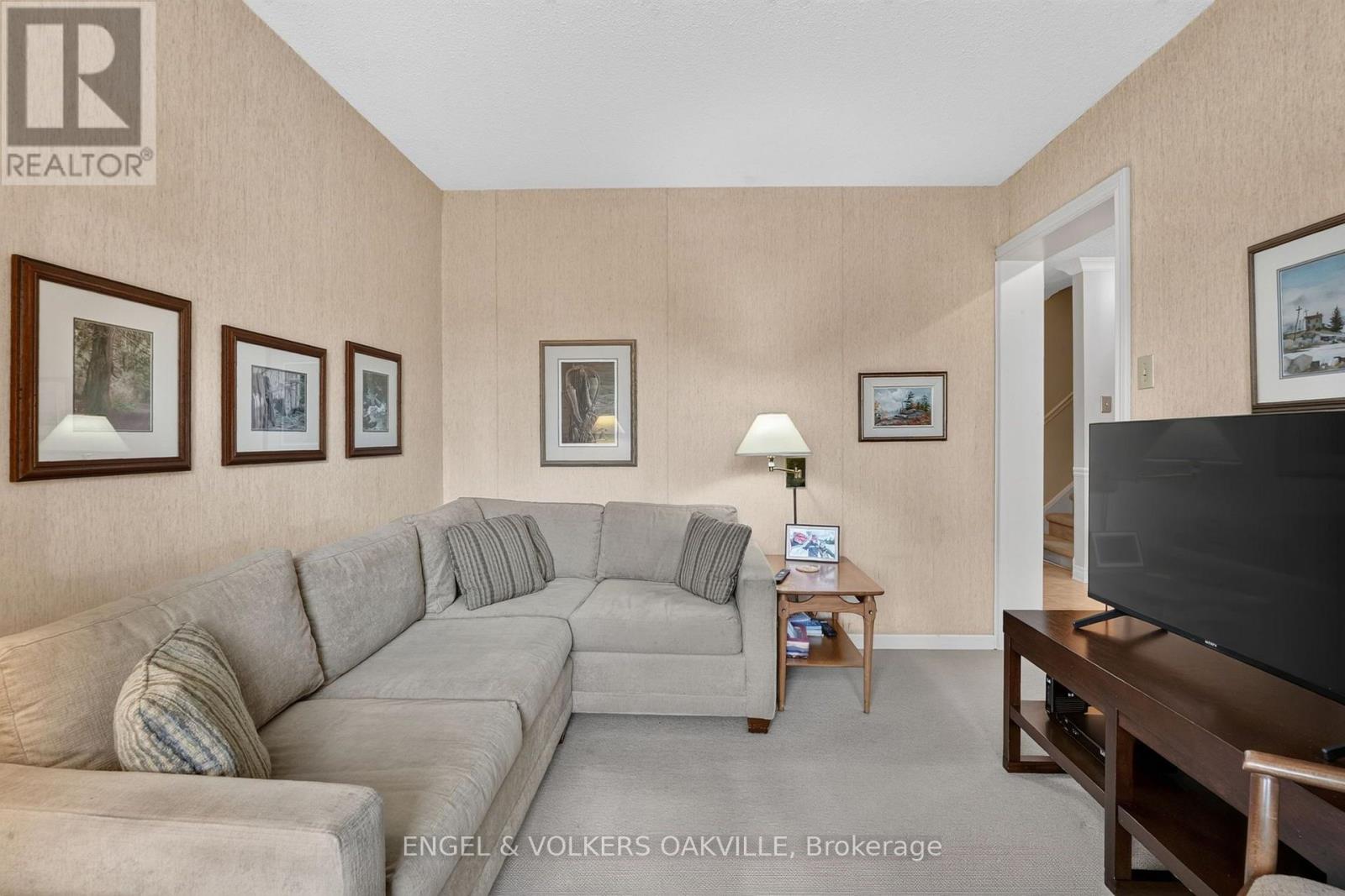 4300 Pheasant Run, Mississauga, Ontario  L5L 2B9 - Photo 8 - W13755986