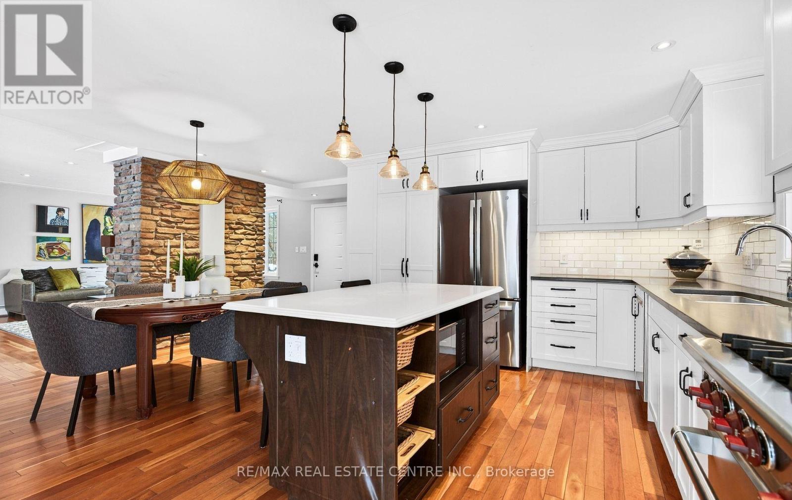 582 Cedar Avenue, Burlington, Ontario  L7T 2R2 - Photo 4 - W13756002